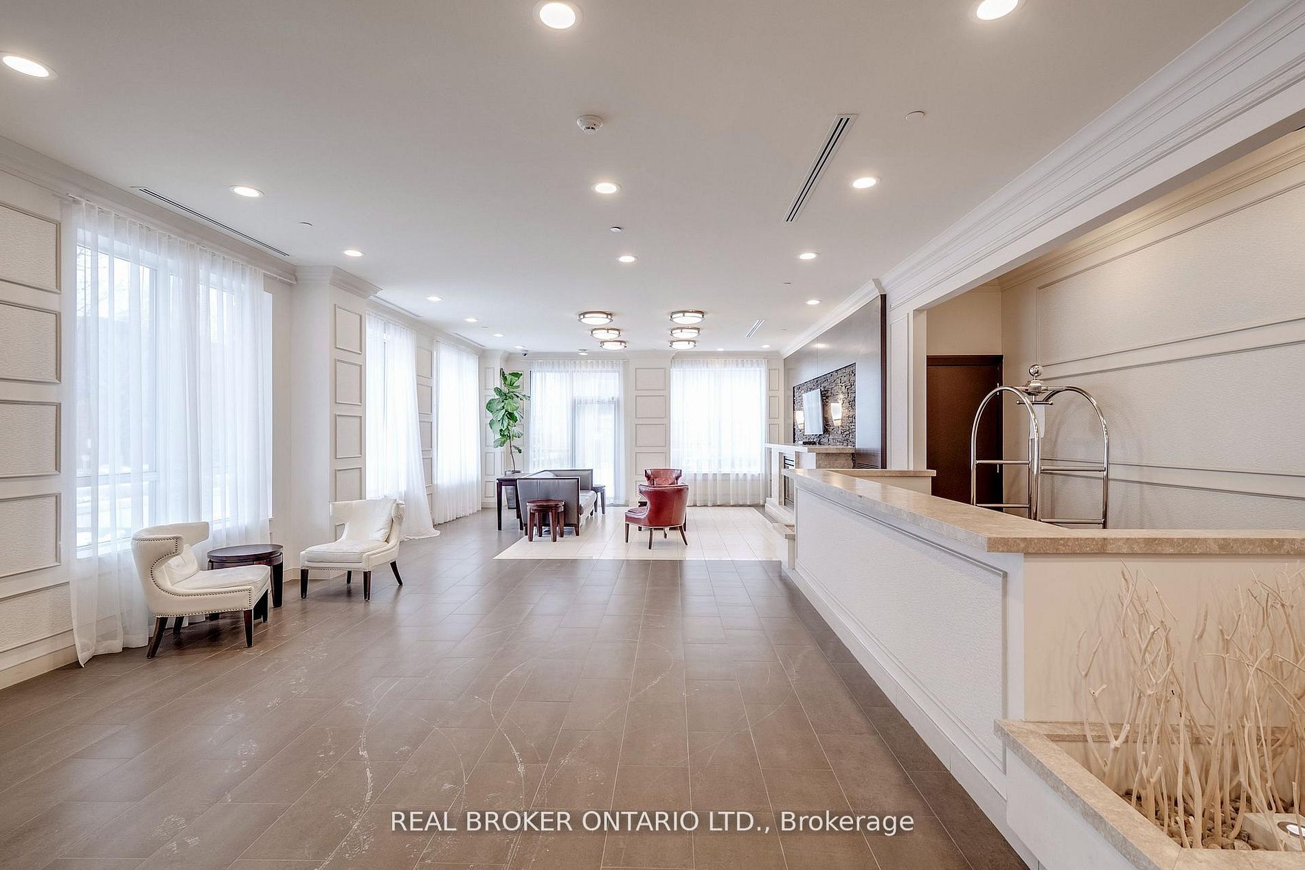 35 Saranac Boulevard 225, Toronto, ON M6A 2G4 photo 3
