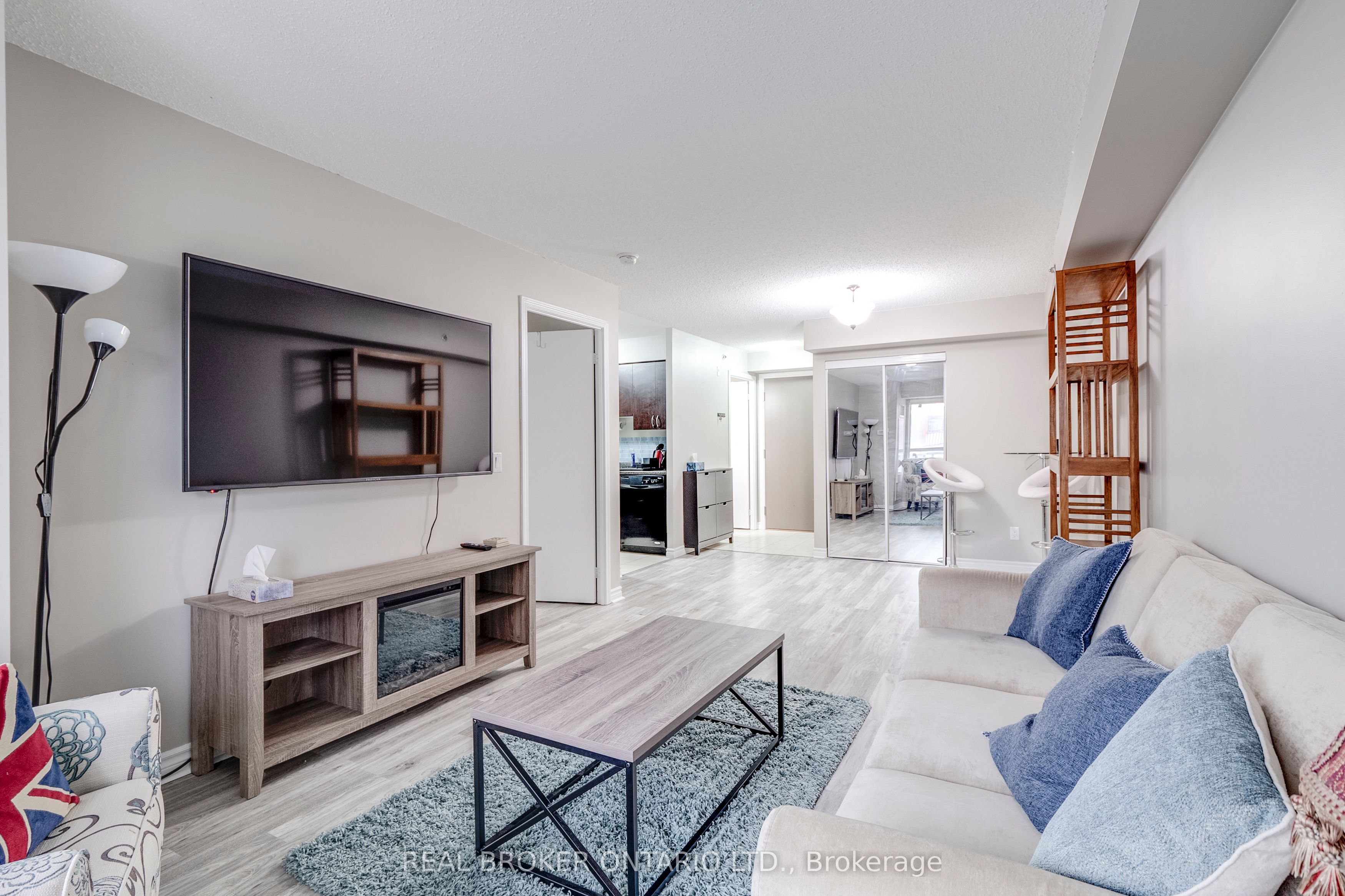 35 Saranac Boulevard 225, Toronto, ON M6A 2G4 photo 5