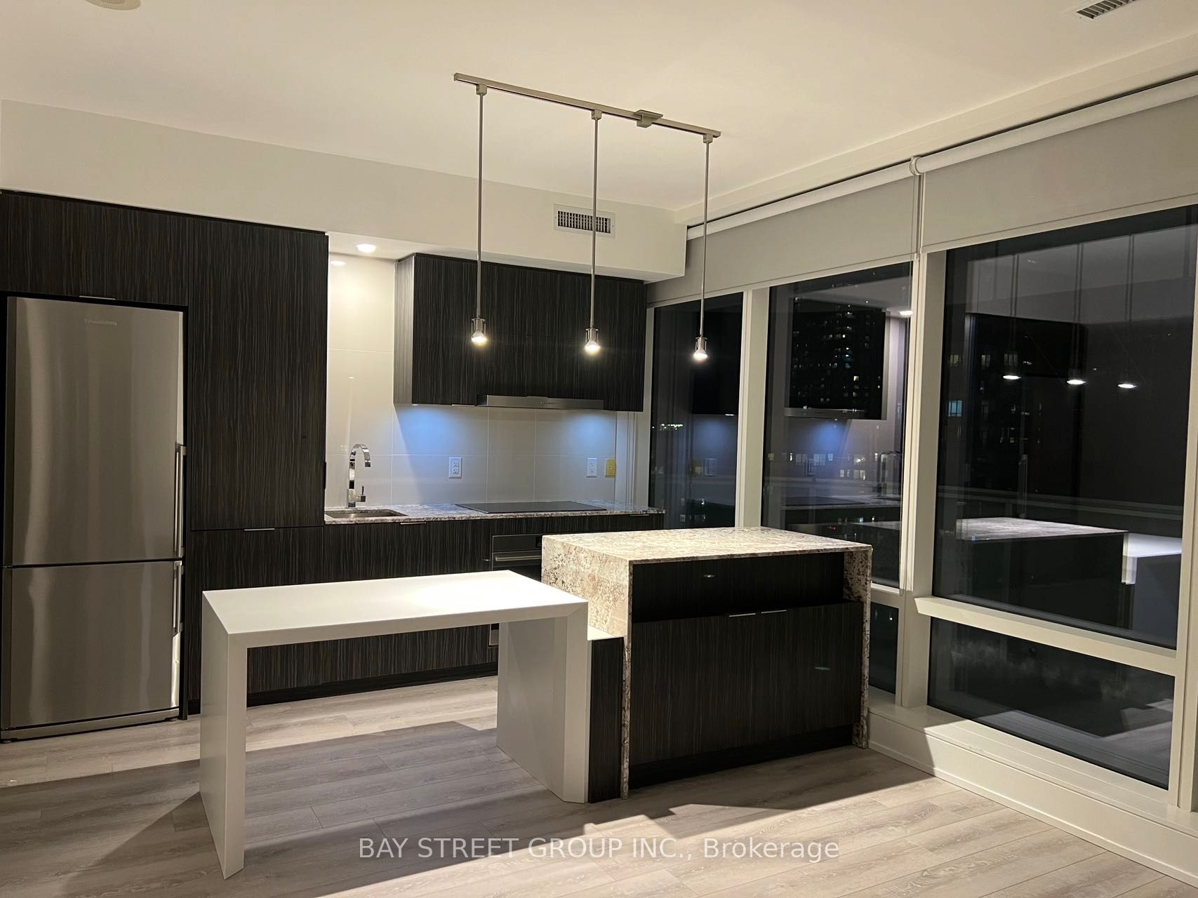 1 Bloor Street E 1610, Toronto, ON M4W 0A8 photo 3