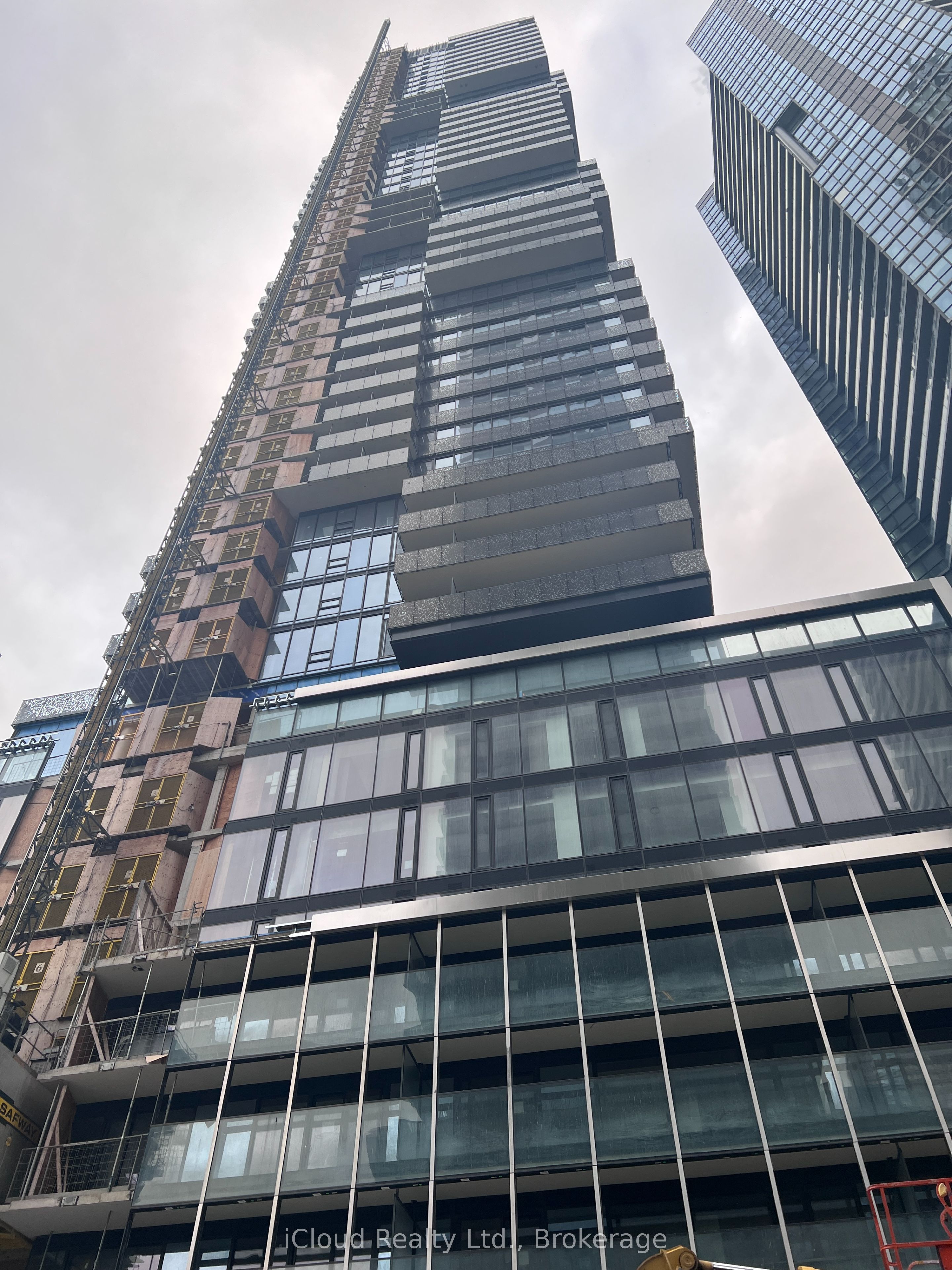 55 Charles Street E 821, Toronto, ON M4Y 0J1 photo 2