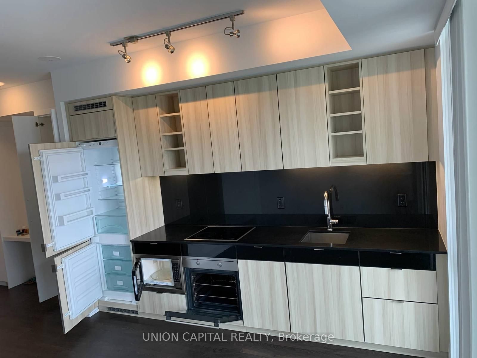 101 Erskine Avenue 906, Toronto, ON M4P 0C5 photo 3