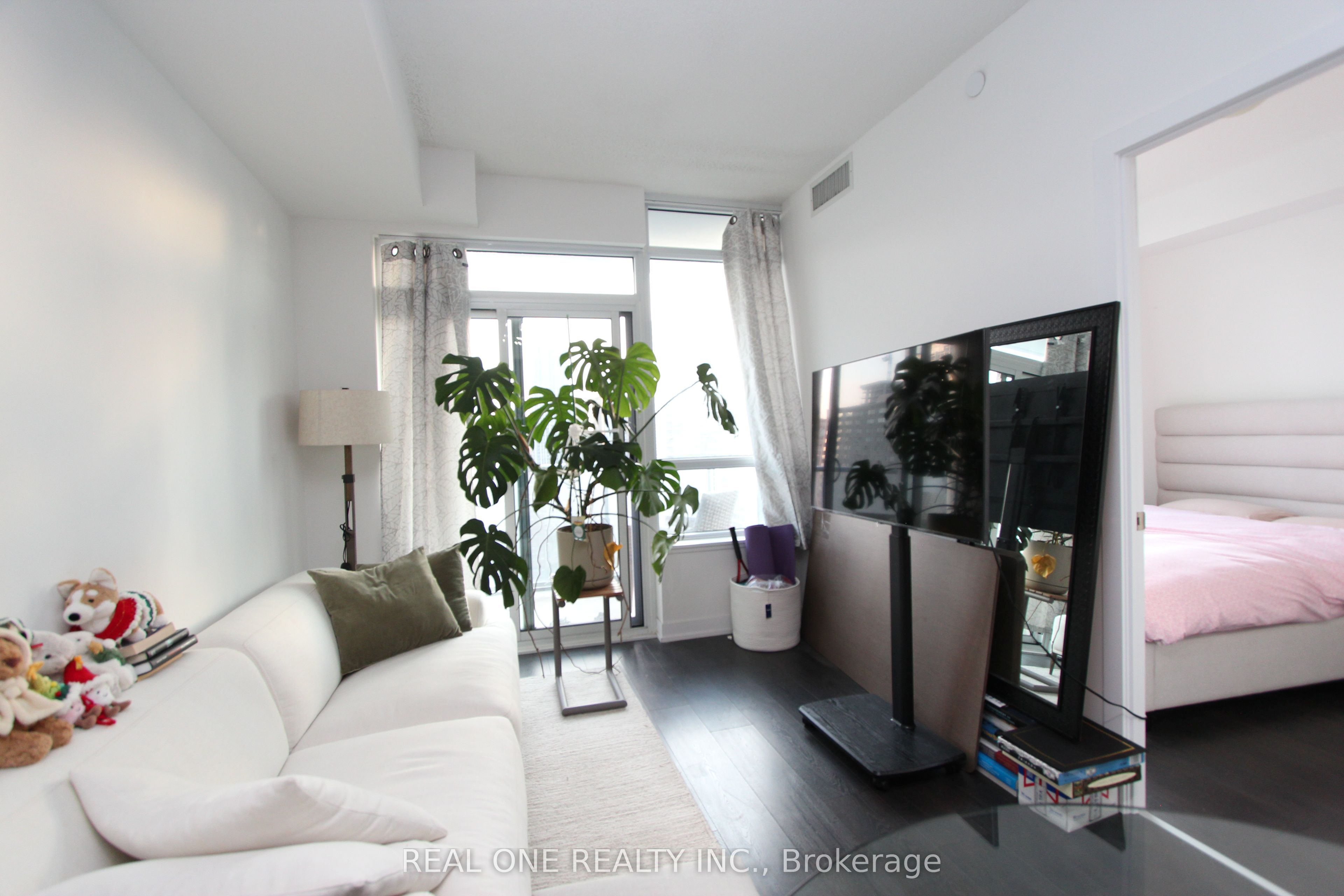 365 Church Street 2702, Toronto, ON M5B 0B5
