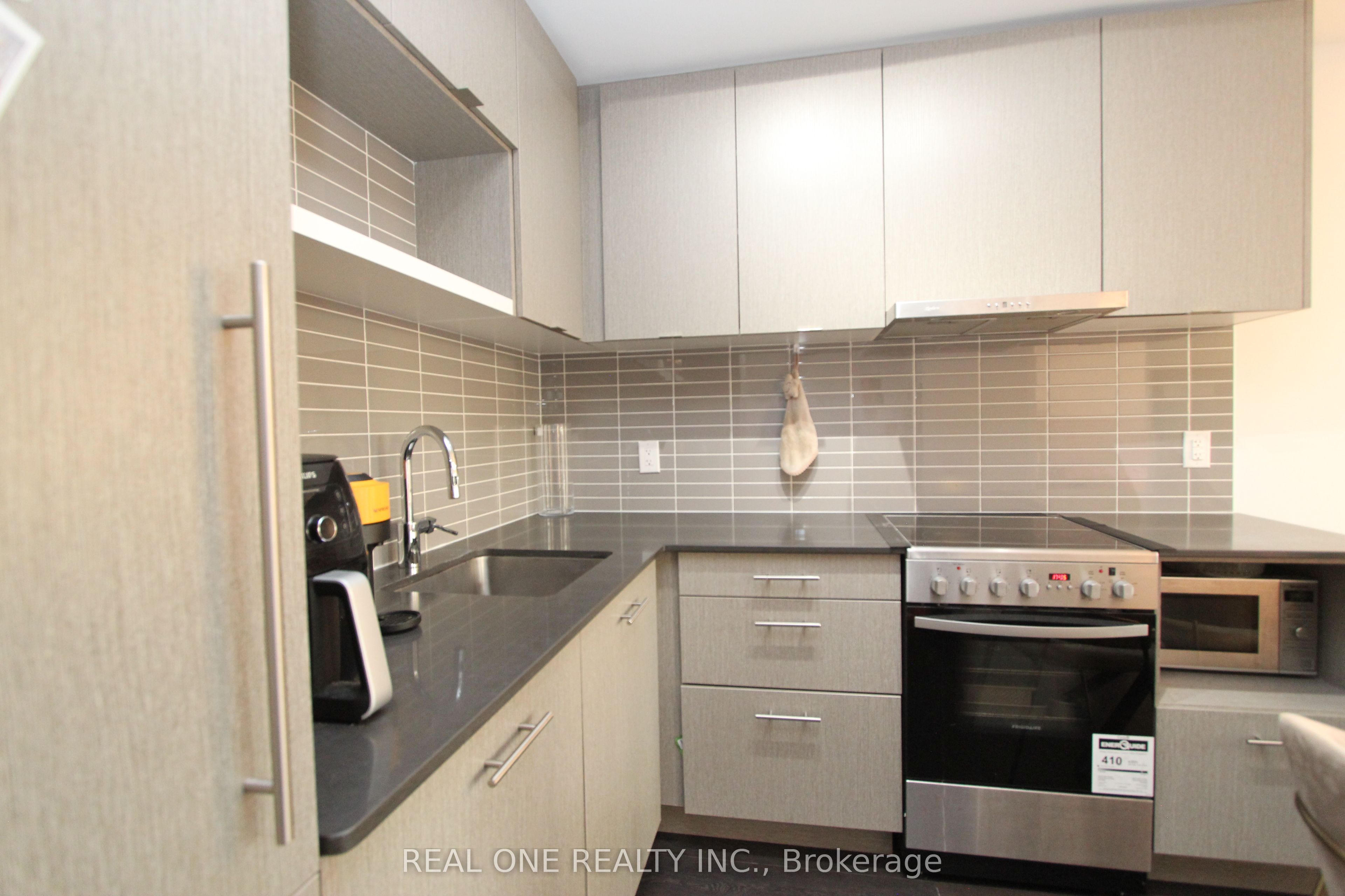 365 Church Street 2702, Toronto, ON M5B 0B5 photo 3