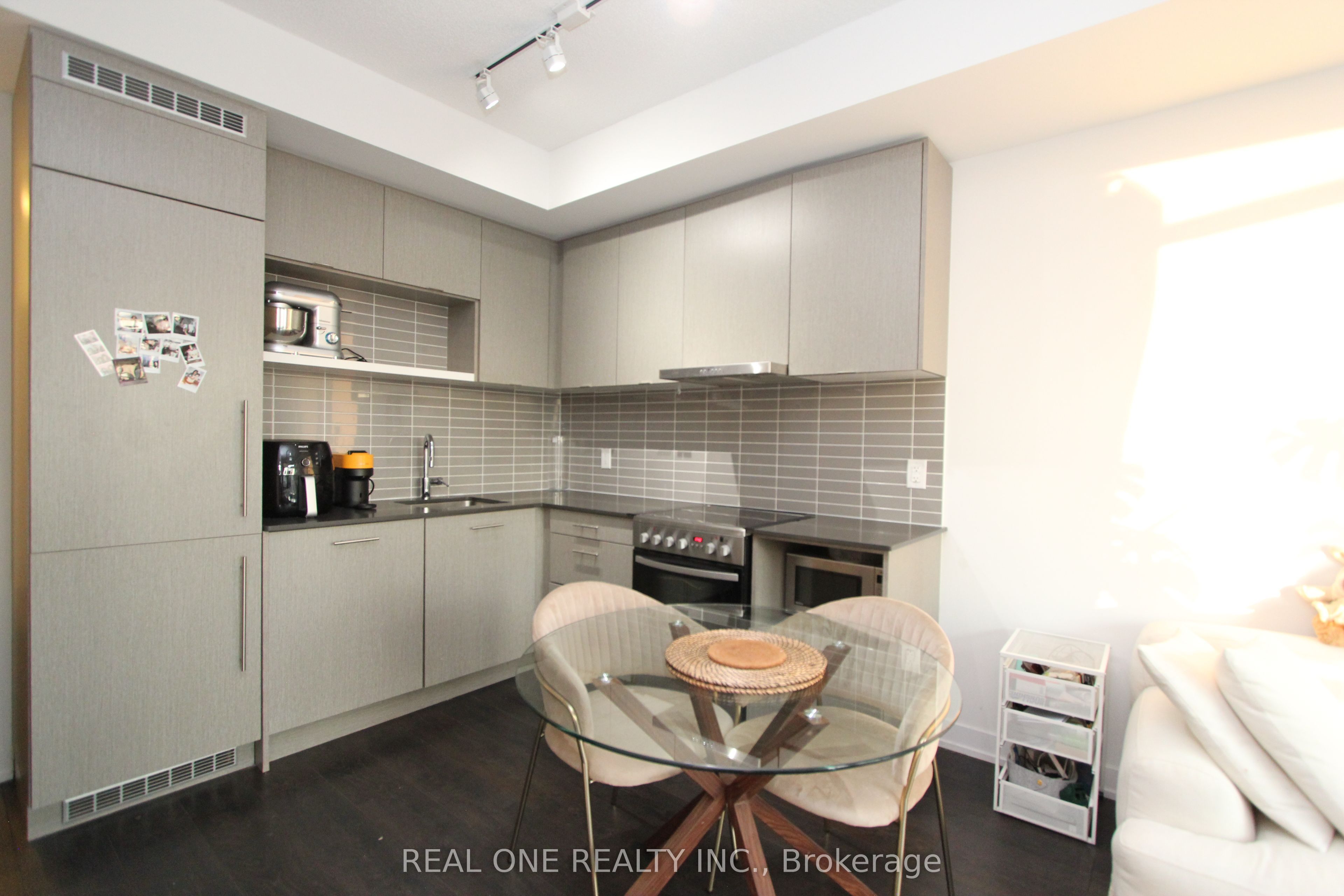 365 Church Street 2702, Toronto, ON M5B 0B5 photo 4