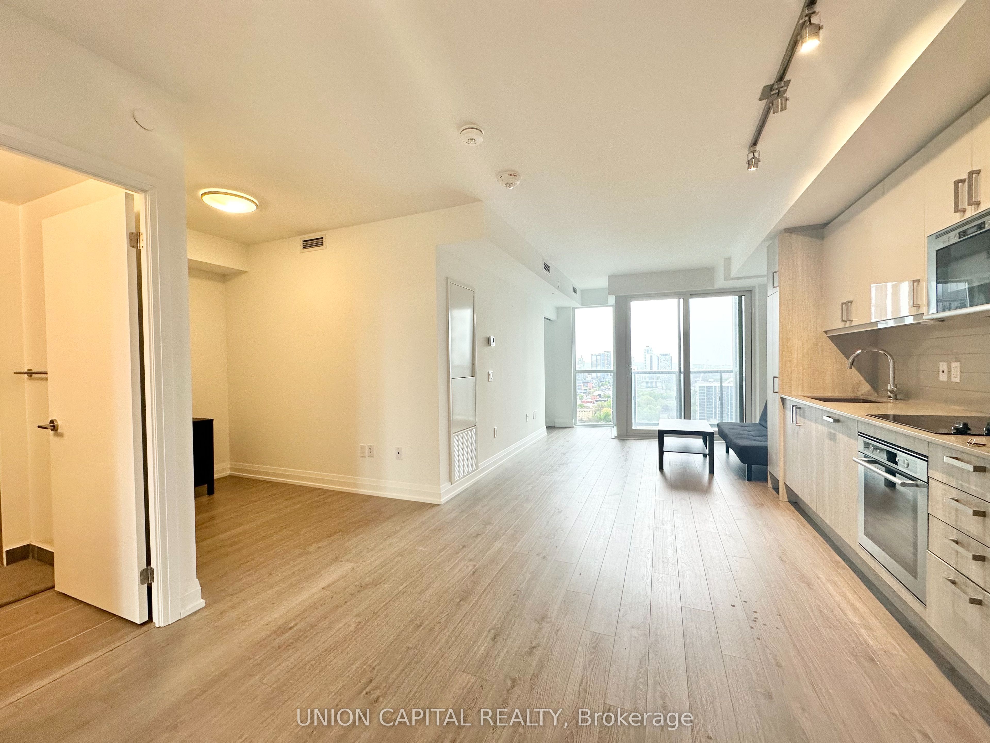 77 Mutual Street 2410, Toronto, ON M5B 2A9 photo 4