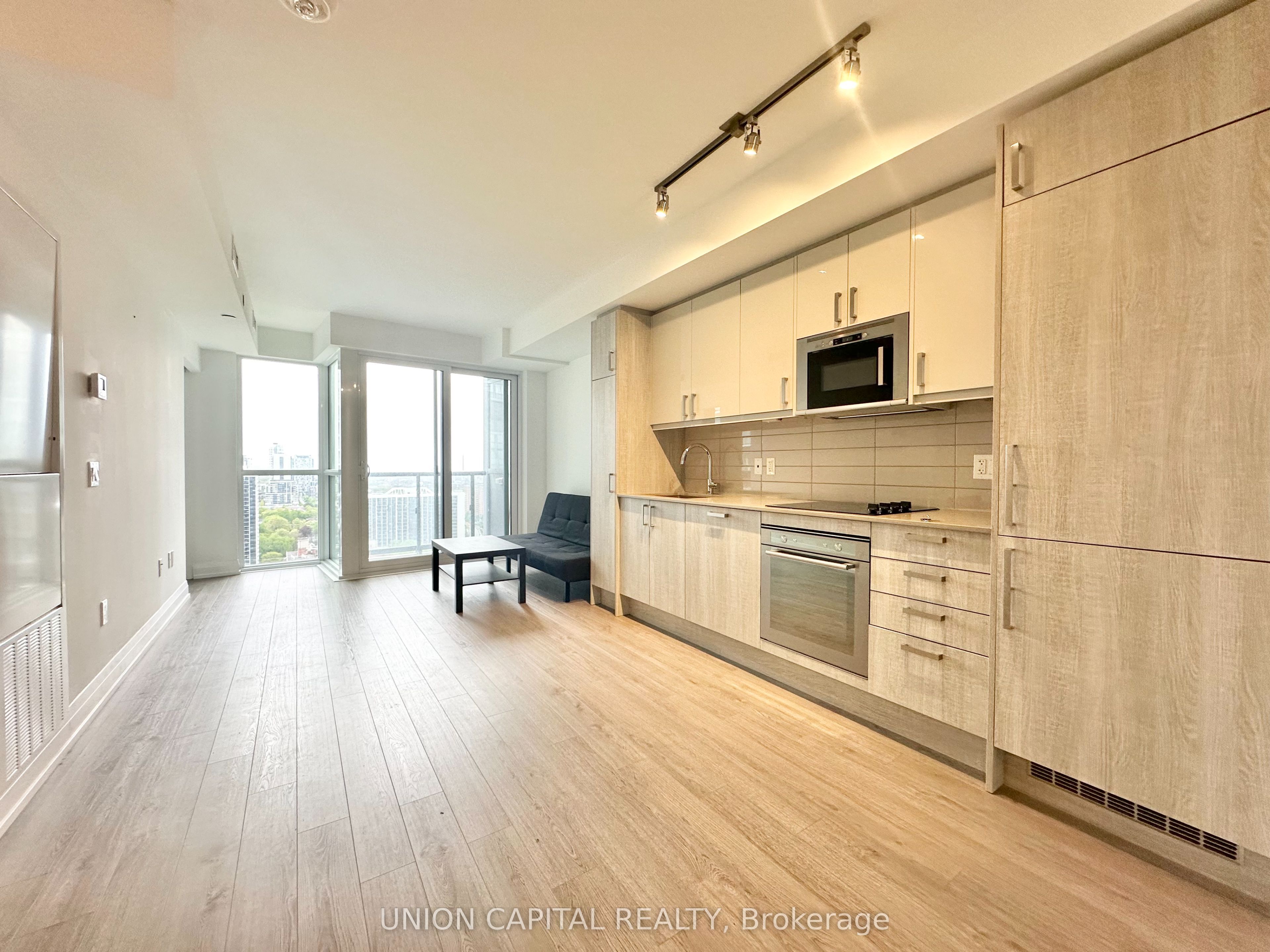 77 Mutual Street 2410, Toronto, ON M5B 2A9 photo 5