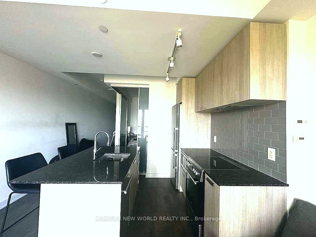 57 St Joseph Street 712, Toronto, ON M5S 0C5 photo 2