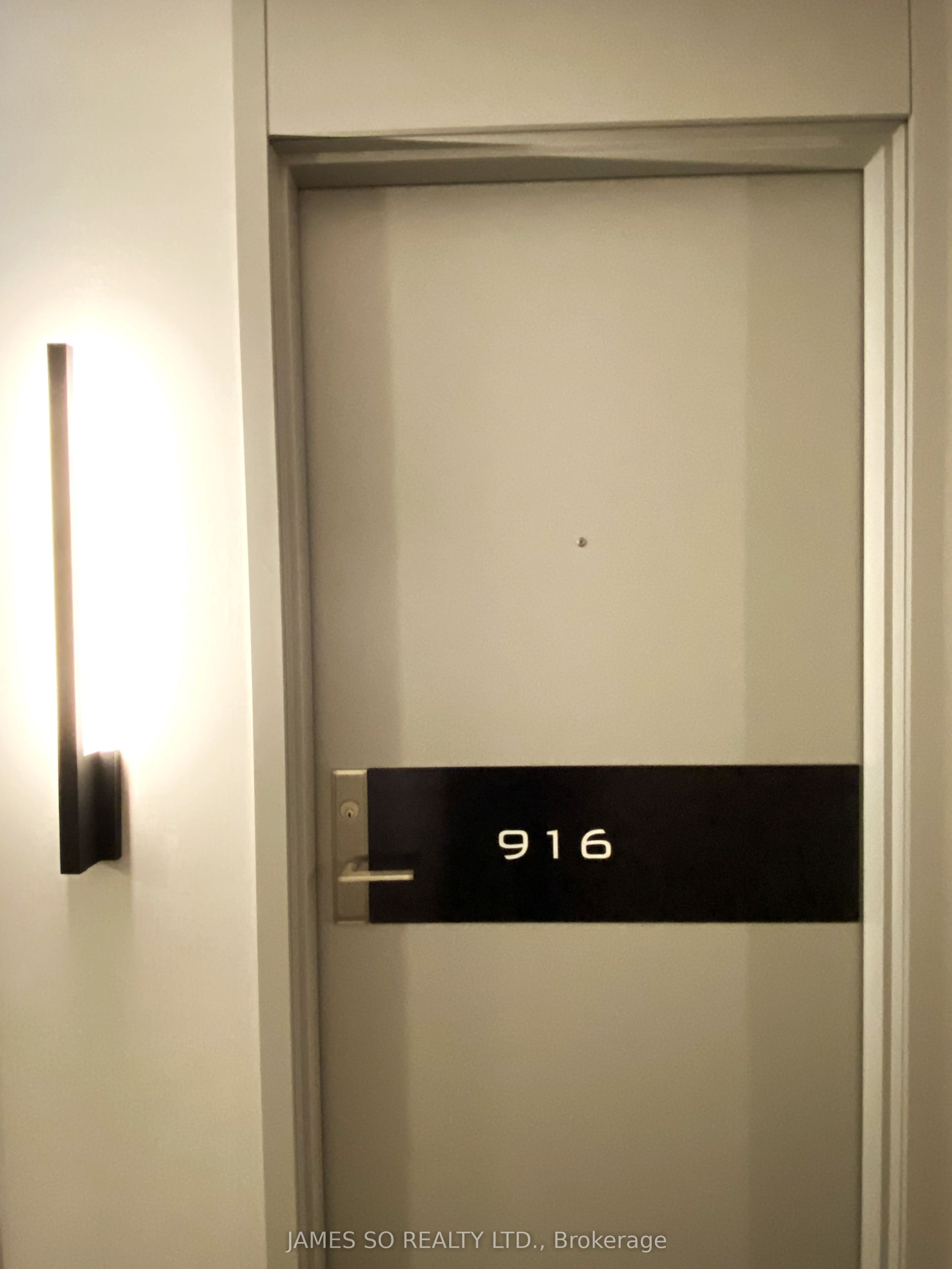 33 Helendale Avenue 916, Toronto, ON M4R 0A4 photo 5