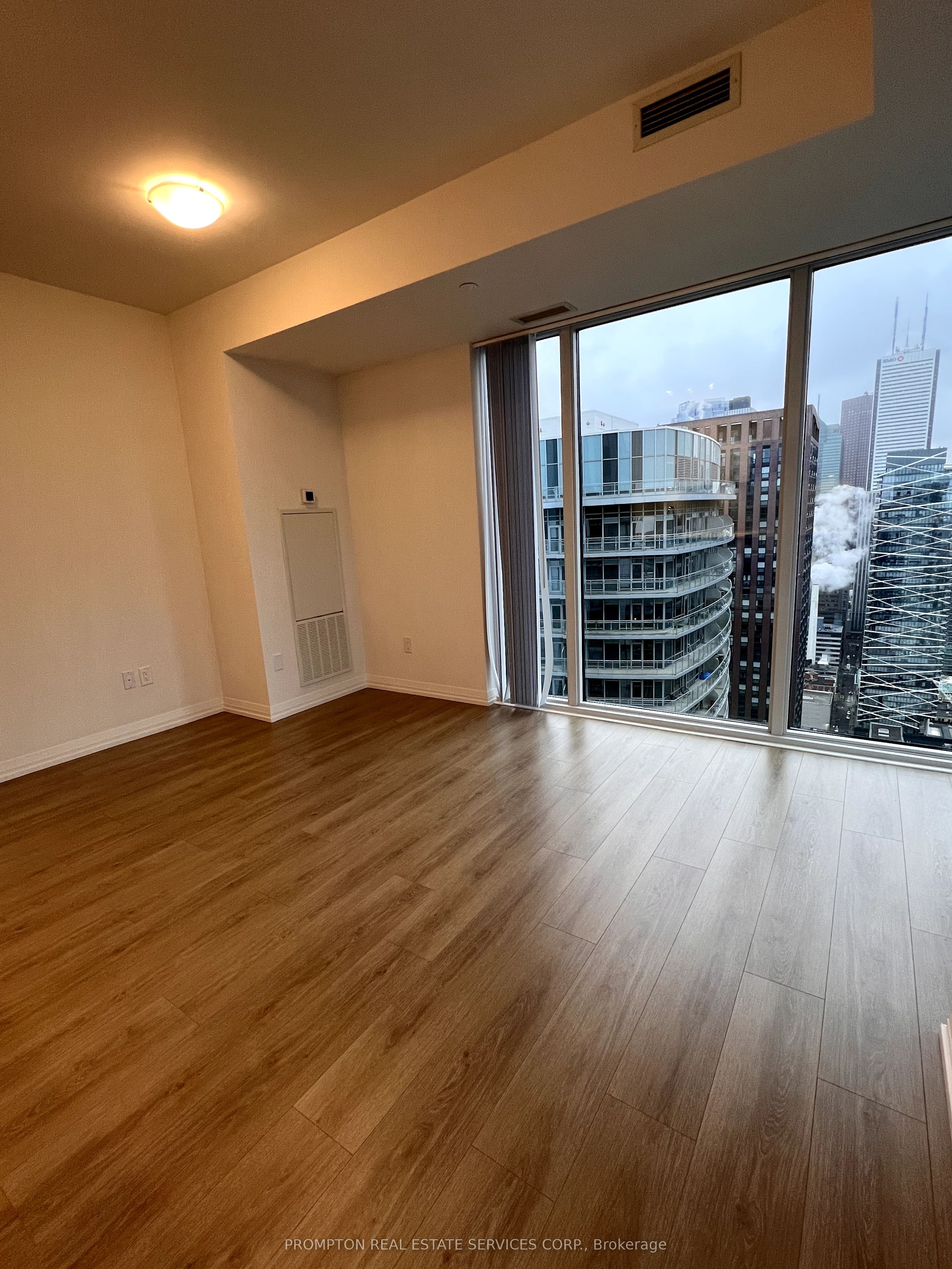 8 Widmer Street 4909, Toronto, ON M5V 0W6 photo 5