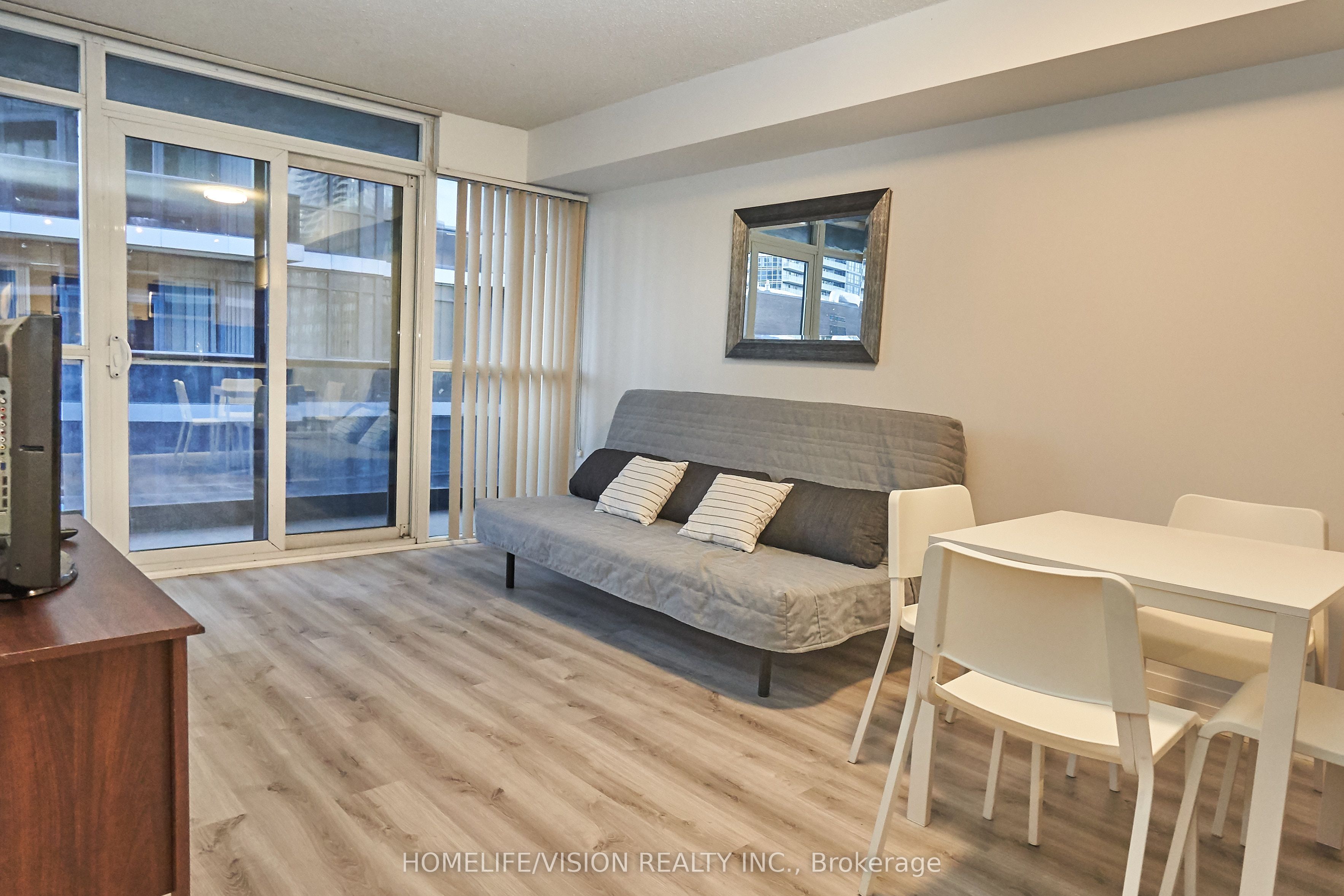 25 Carlton Street 1906, Toronto, ON M5B 1L4 photo 3