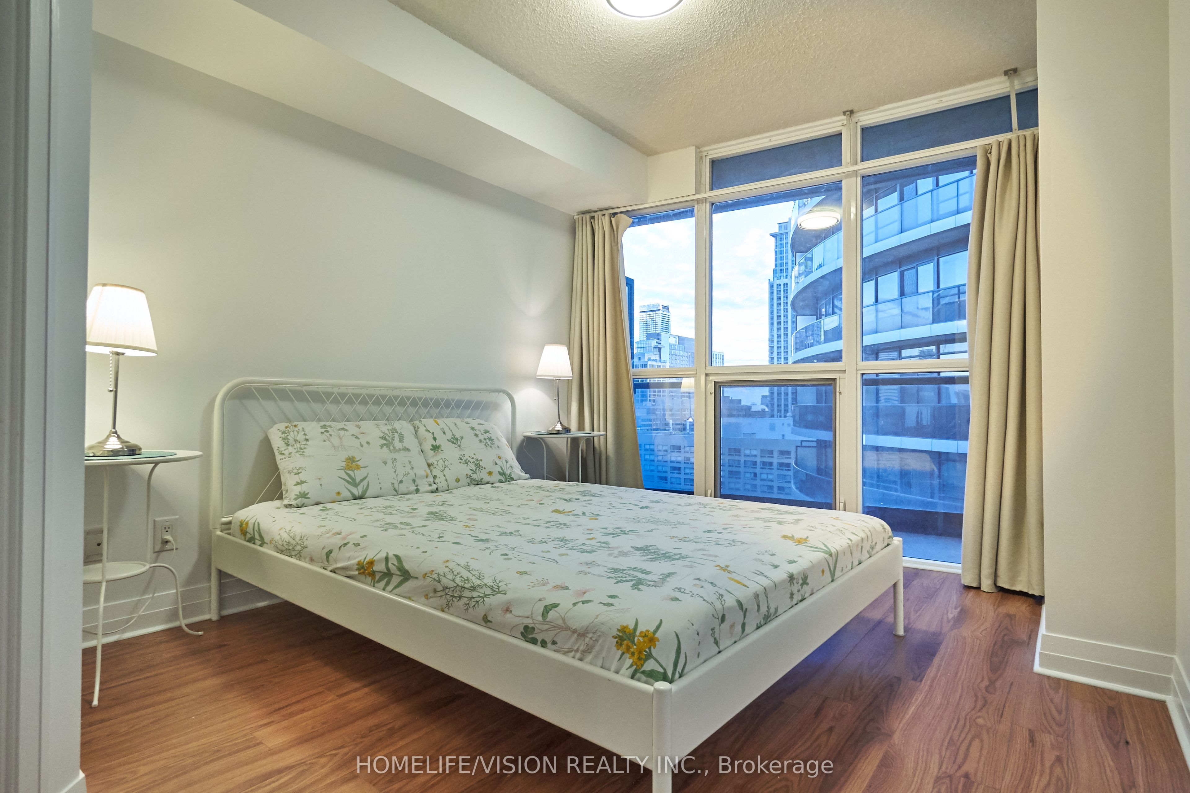 25 Carlton Street 1906, Toronto, ON M5B 1L4 photo 5