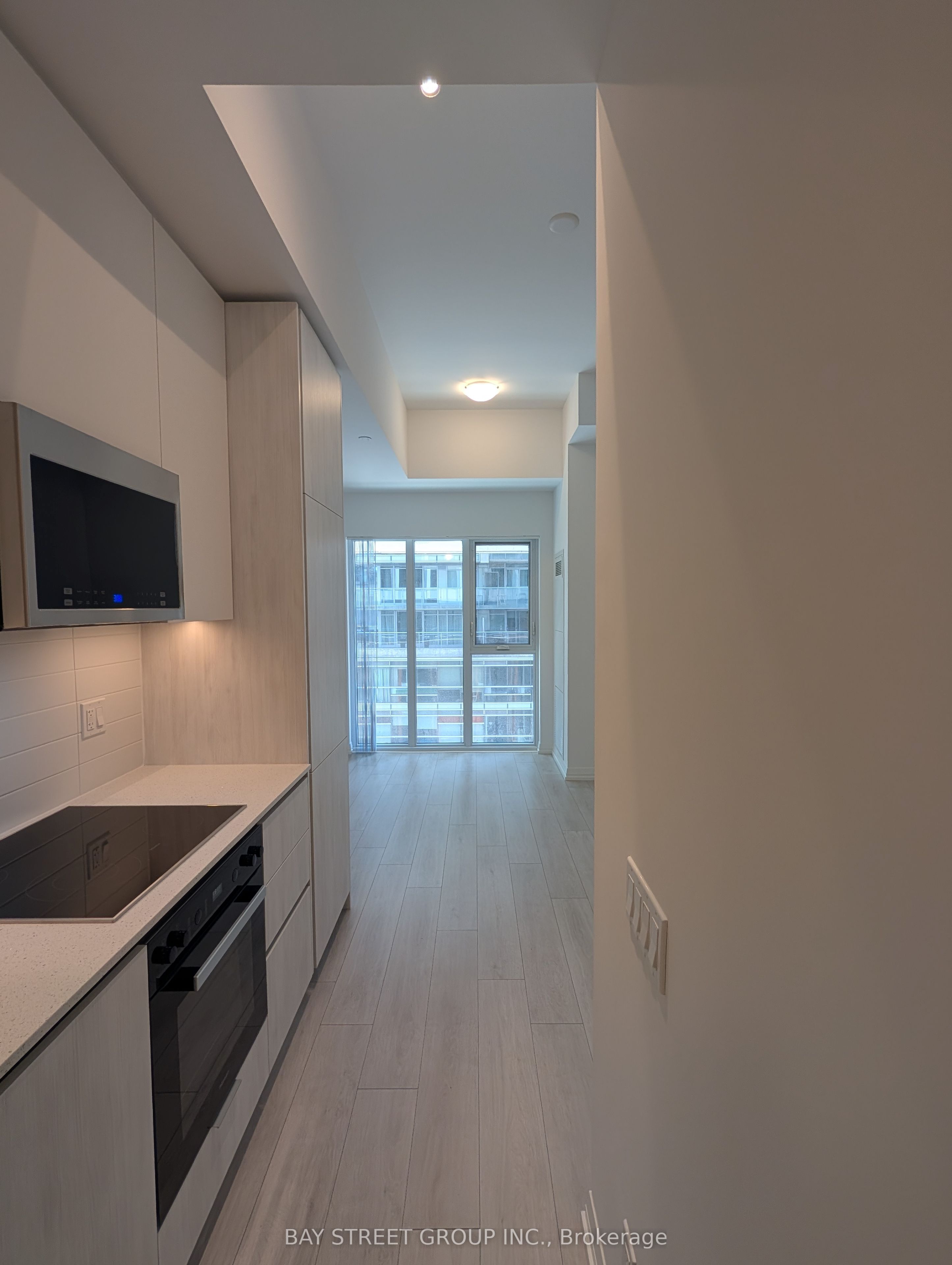 400 KING Street W 912, Toronto, ON M5V 1K2 photo 4