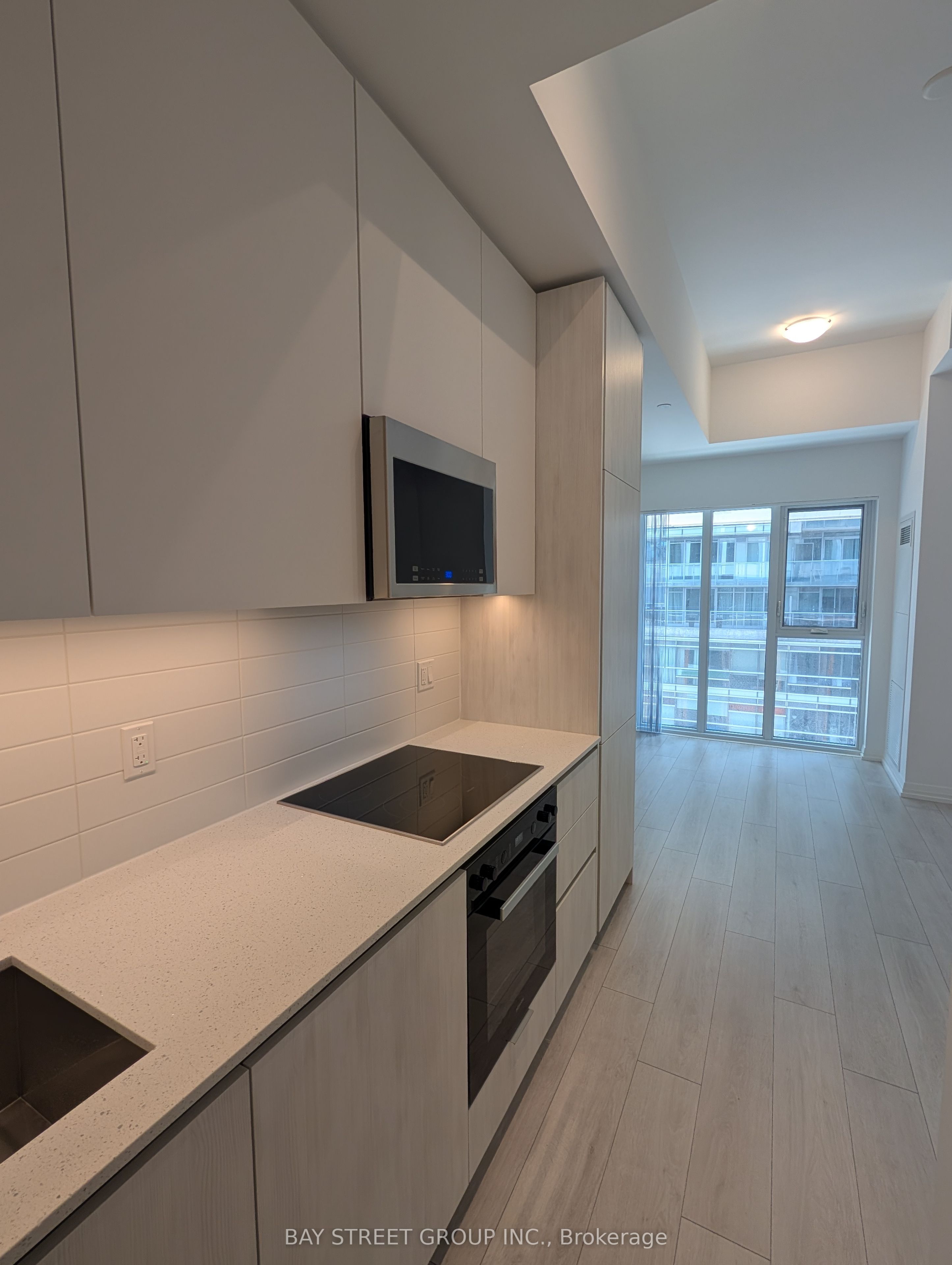 400 KING Street W 912, Toronto, ON M5V 1K2 photo 5