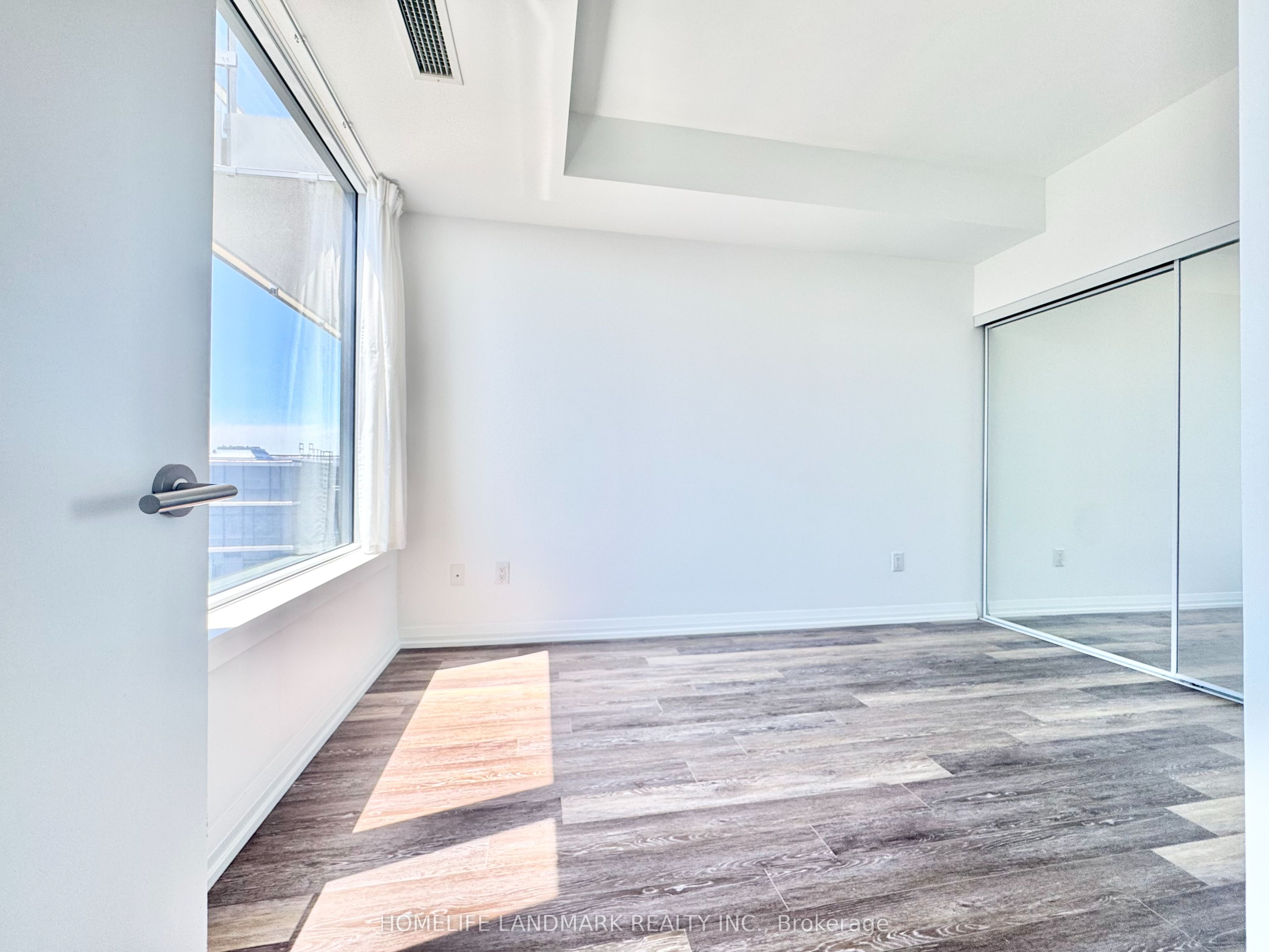 75 Canterbury Place 2506, Toronto, ON M2N 0L2 photo 2