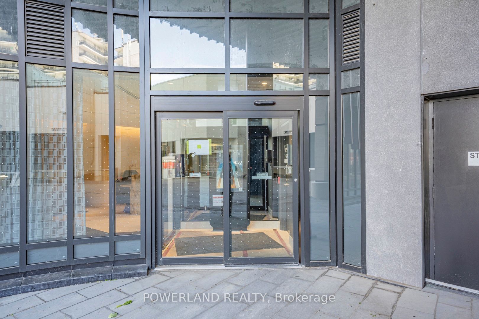 5858 Yonge Street 2423, Toronto, ON M2M 0C6 photo 4