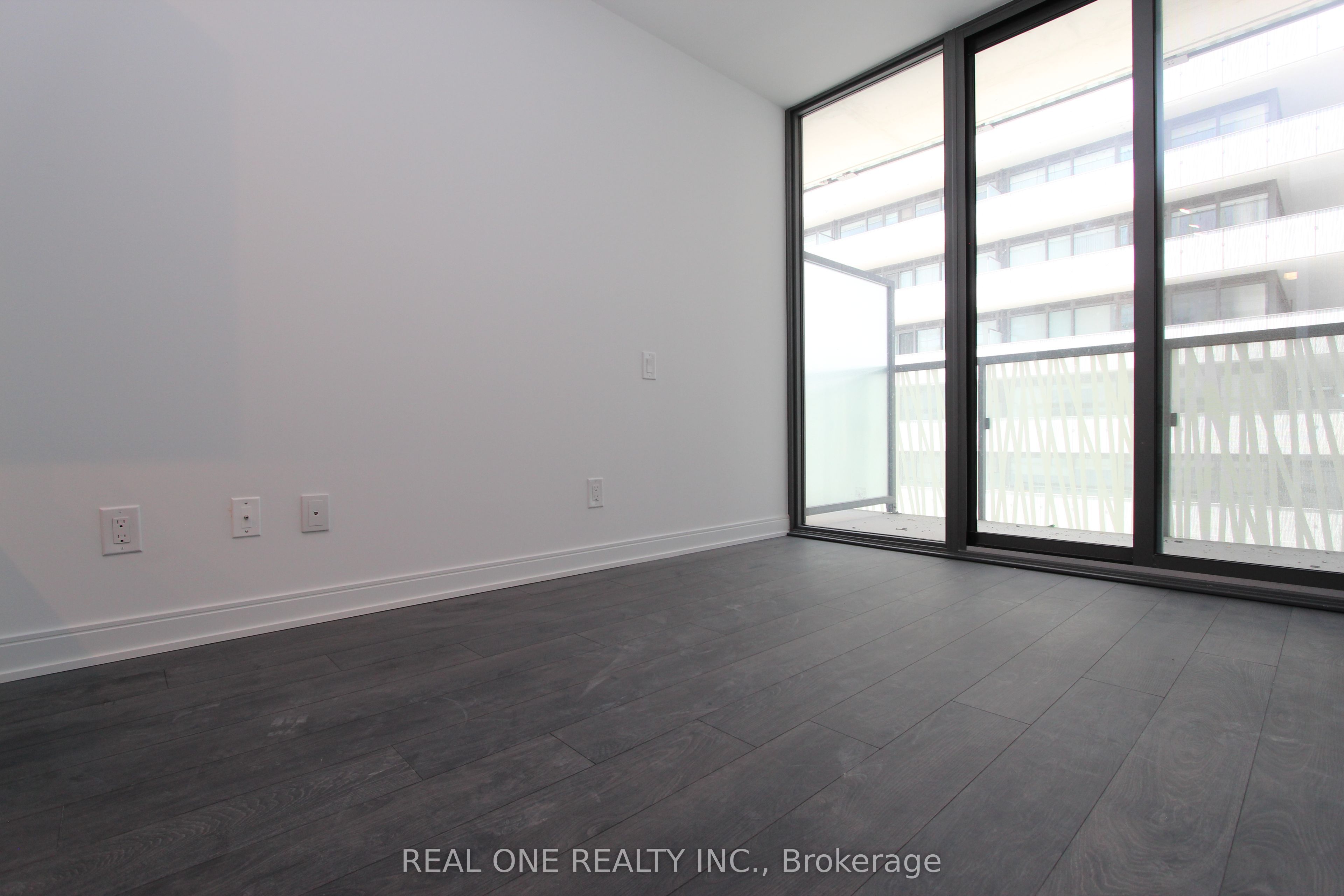 50 Charles Street E 1010, Toronto, ON M4Y 0C3 photo 2
