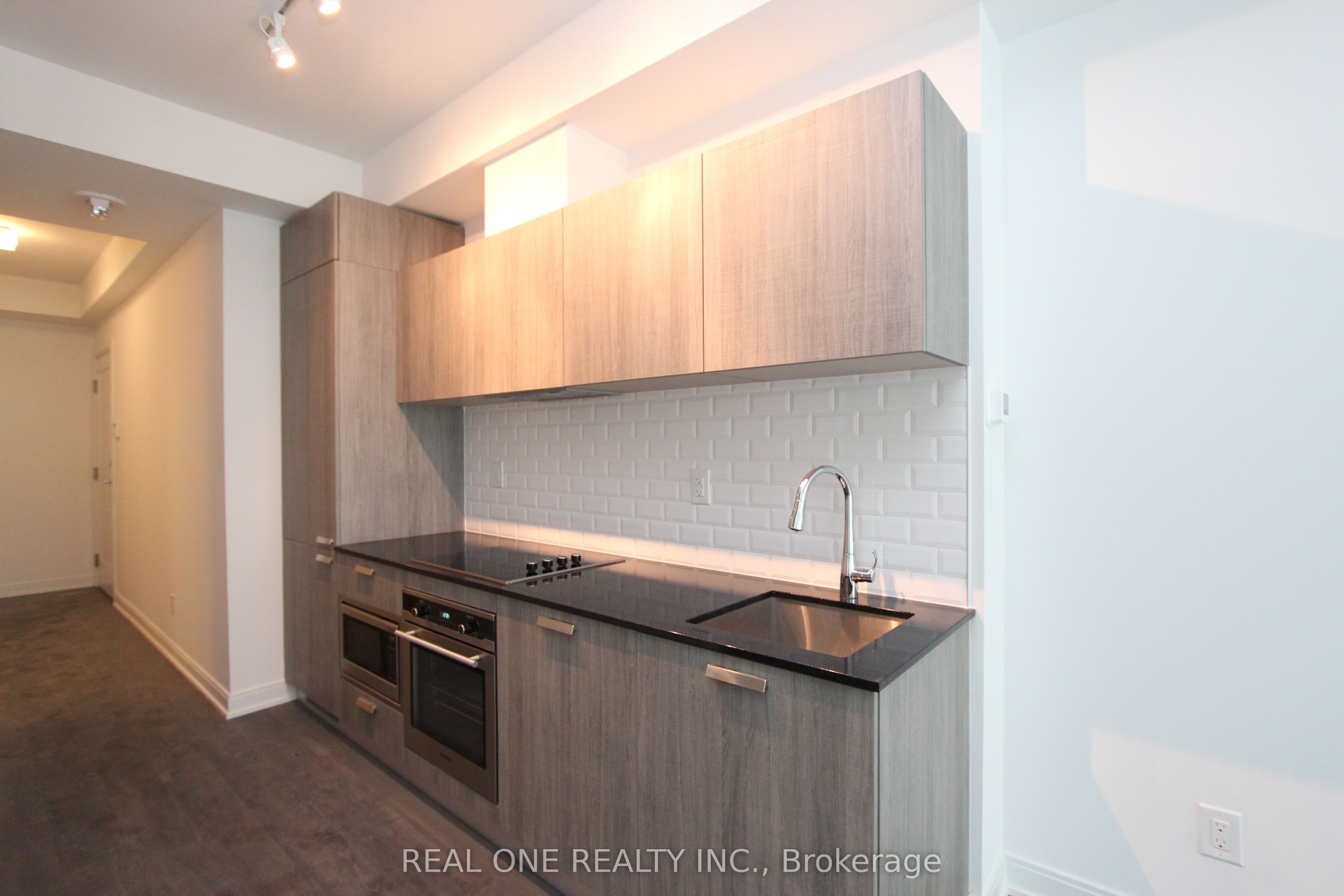 50 Charles Street E 1010, Toronto, ON M4Y 0C3 photo 5