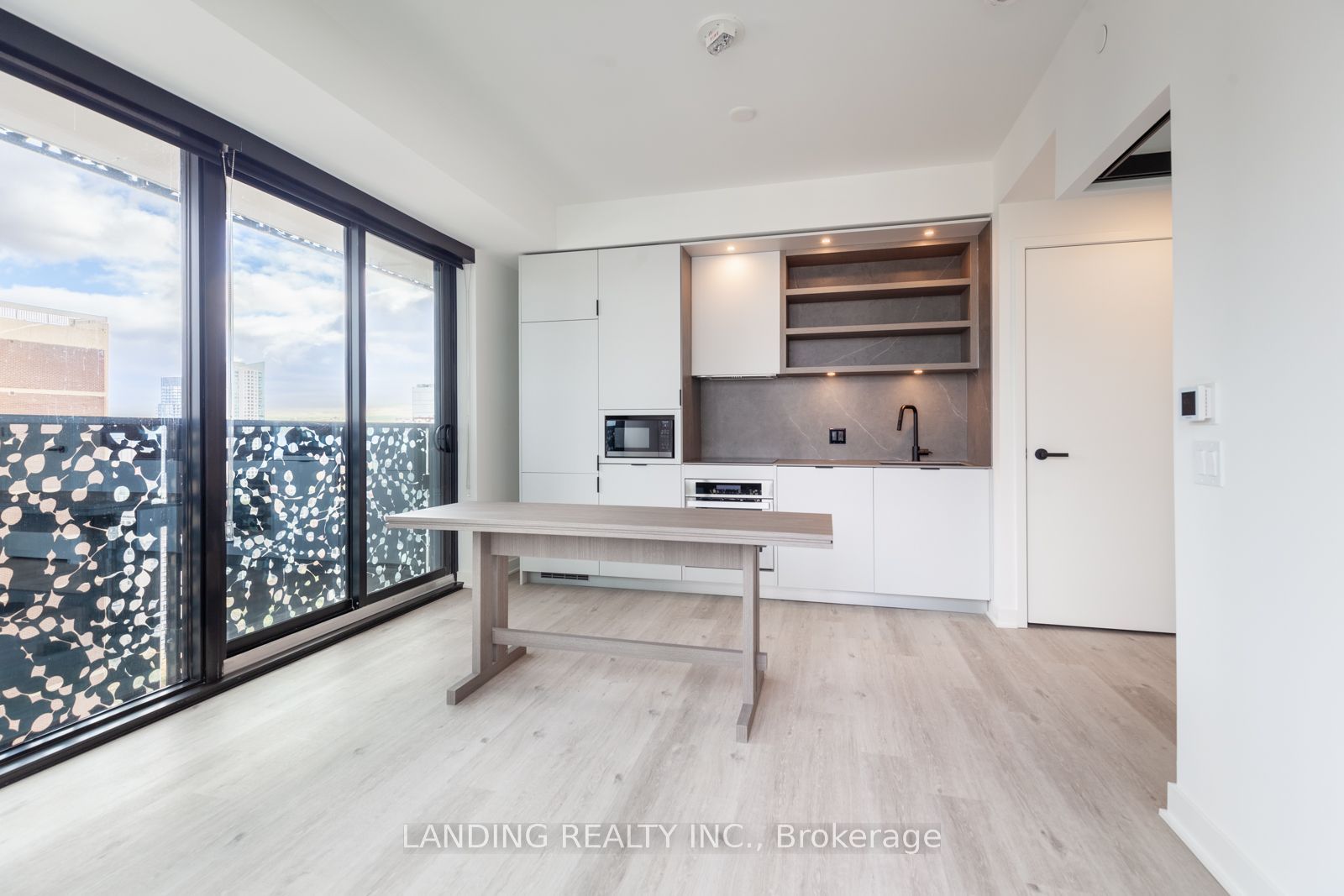 55 Charles Street E 2112, Toronto, ON M4Y 0J1 photo 2