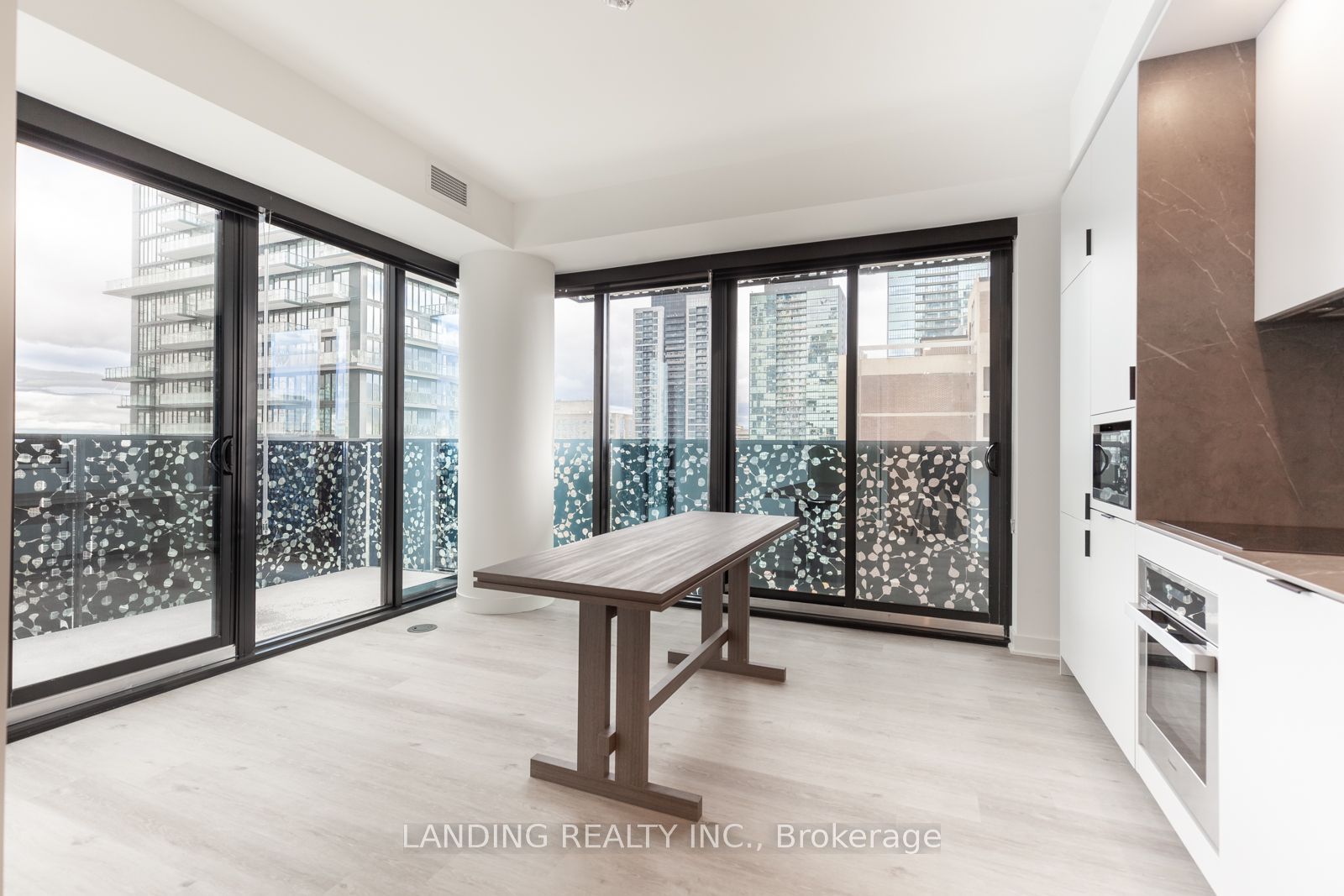 55 Charles Street E 2112, Toronto, ON M4Y 0J1 photo 3