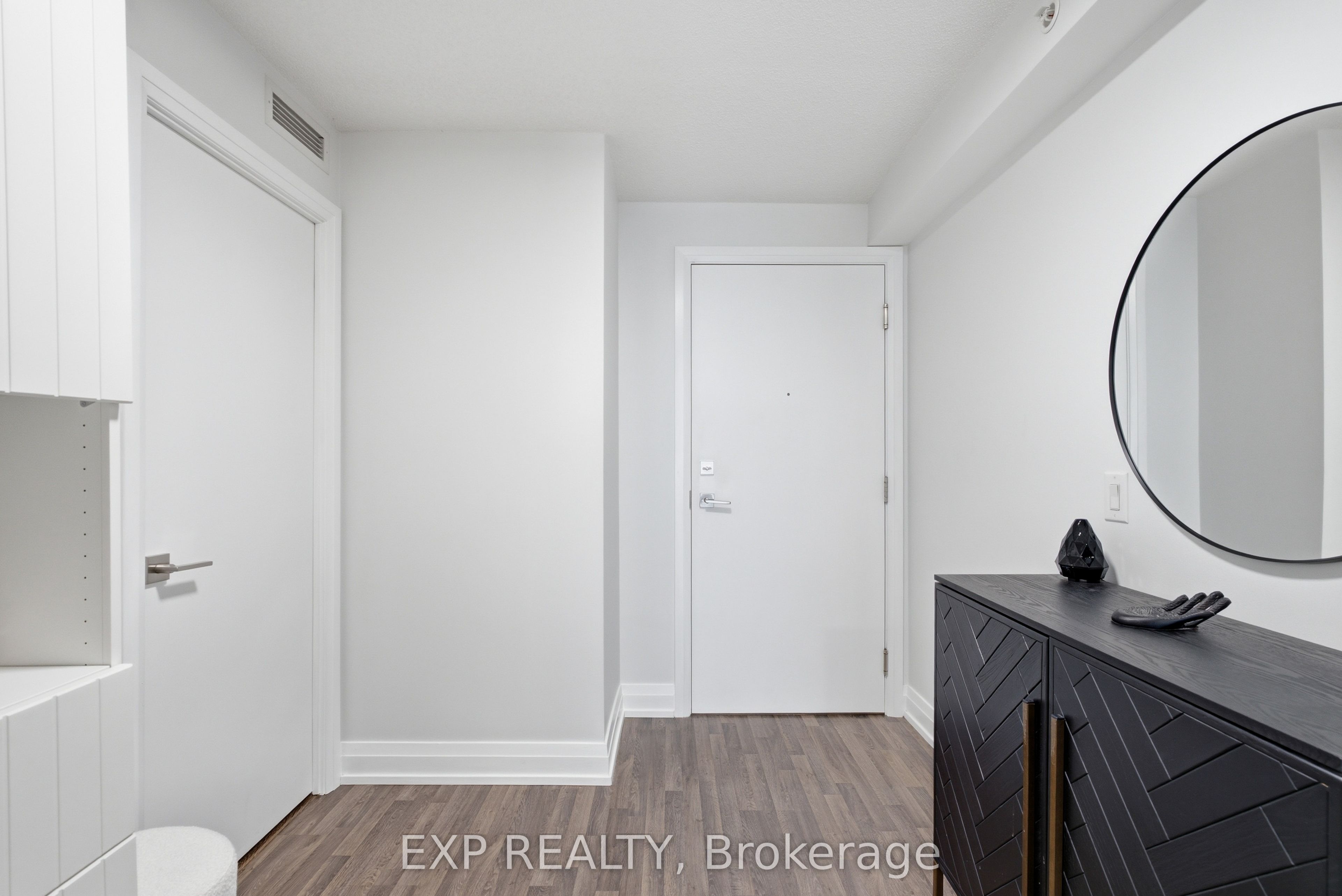 555 Wilson Avenue 1108, Toronto, ON M3H 5Y6 photo 5