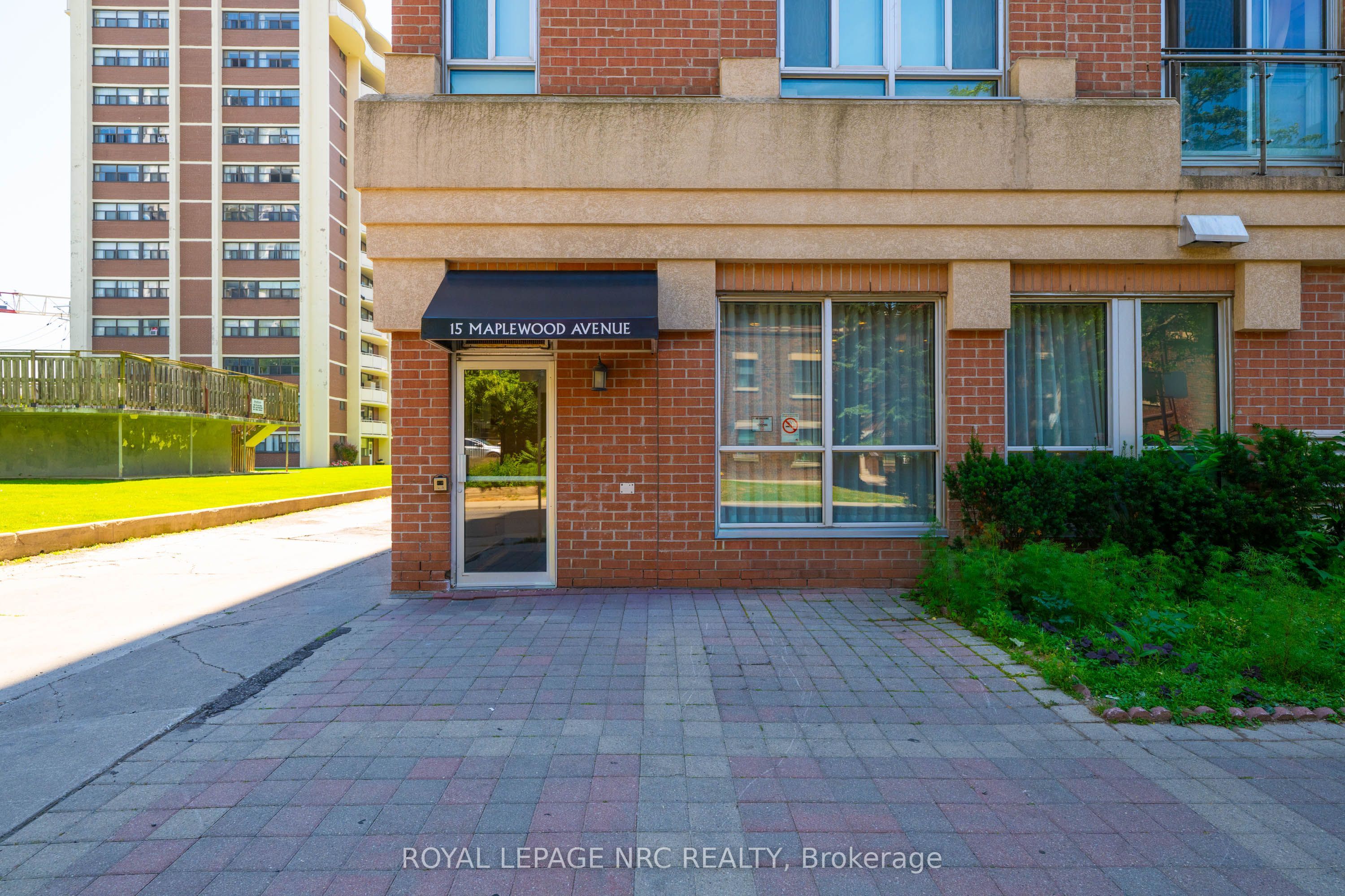 15 Maplewood Avenue PH 6, Toronto, ON M6C 4B4 photo 4