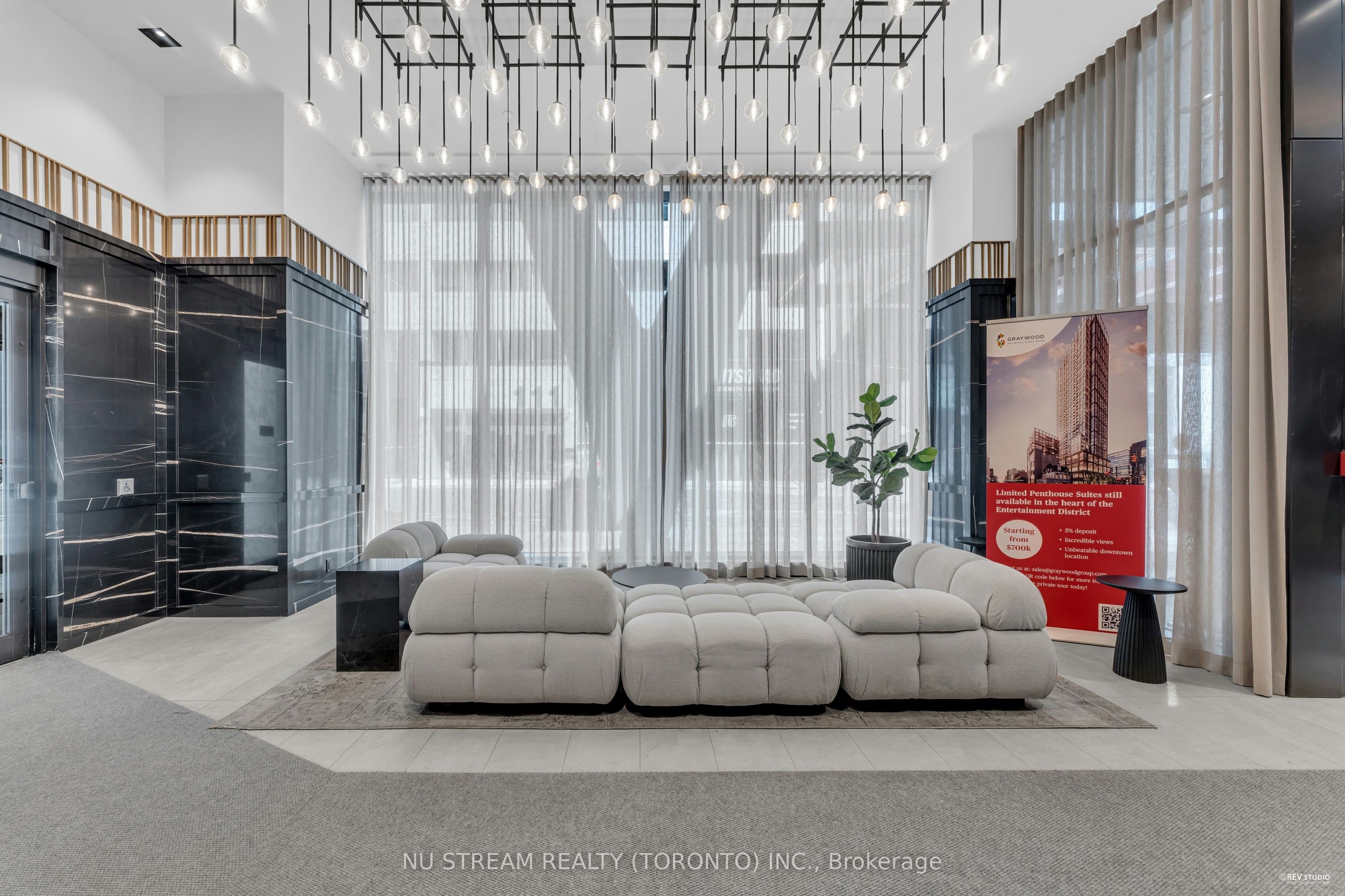 108 Peter Street 2206, Toronto, ON M5V 2G7 photo 2