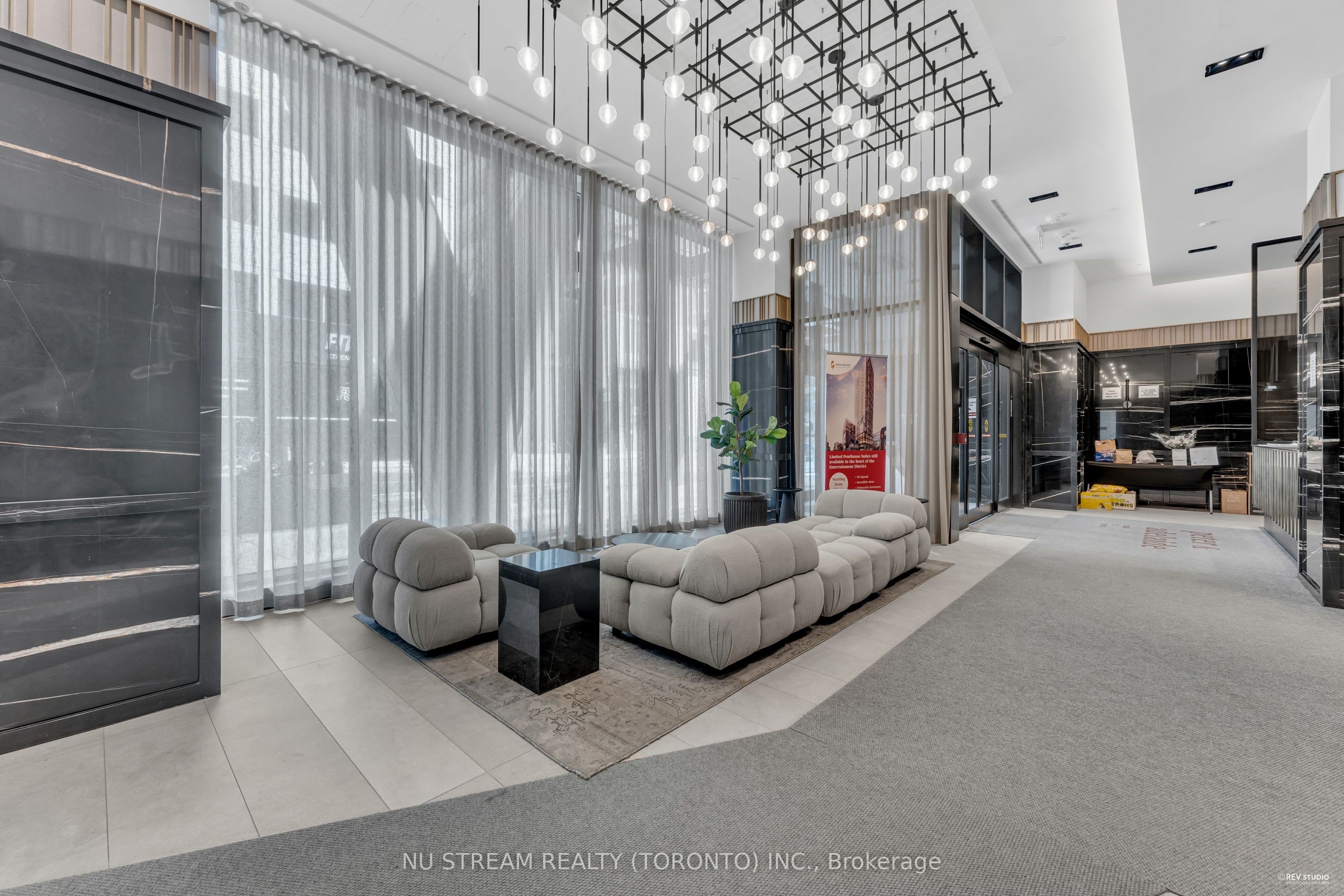 108 Peter Street 2206, Toronto, ON M5V 2G7 photo 3