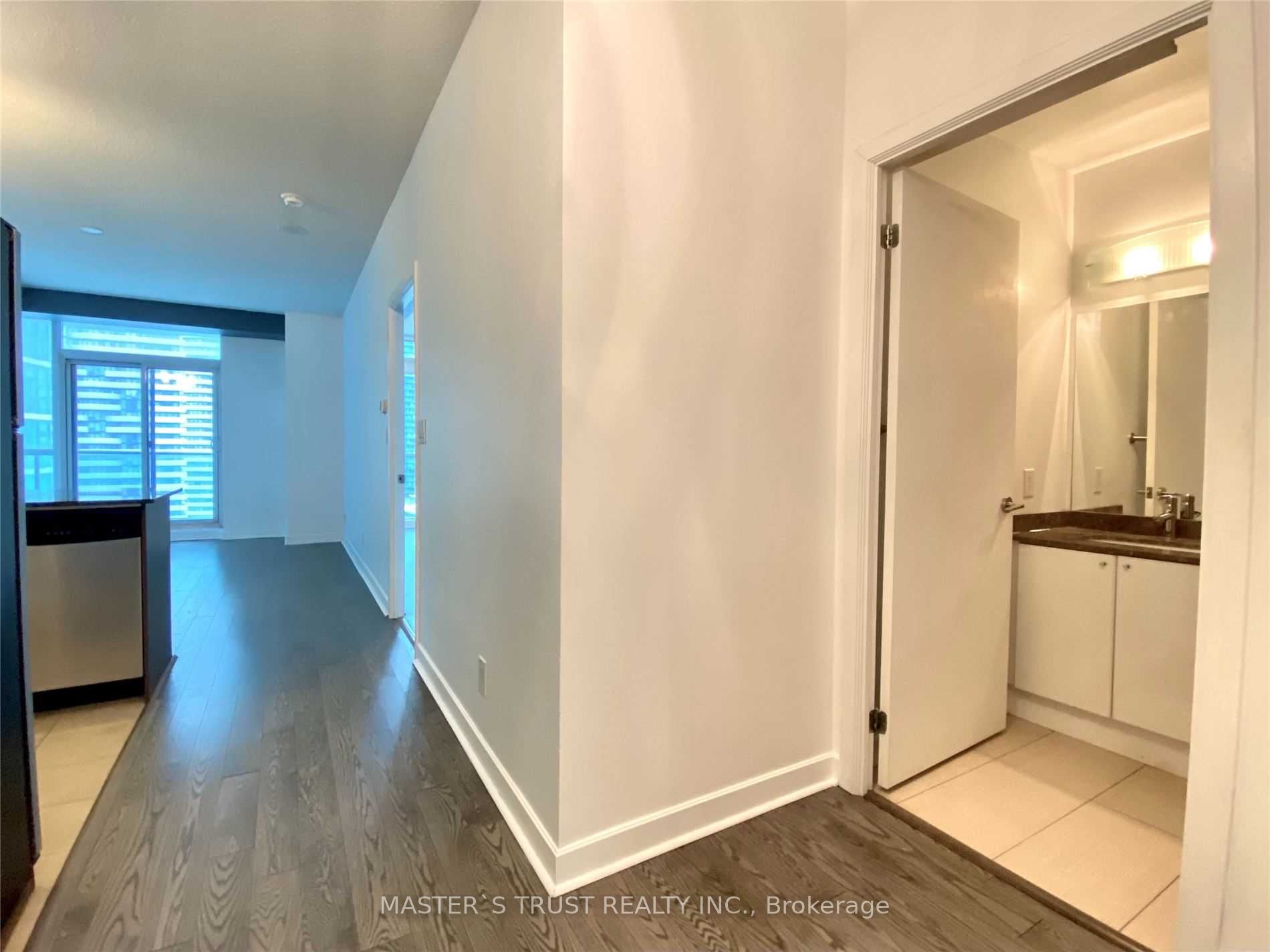 18 Harbour Street 3211, Toronto, ON M5J 2Z6 photo 5