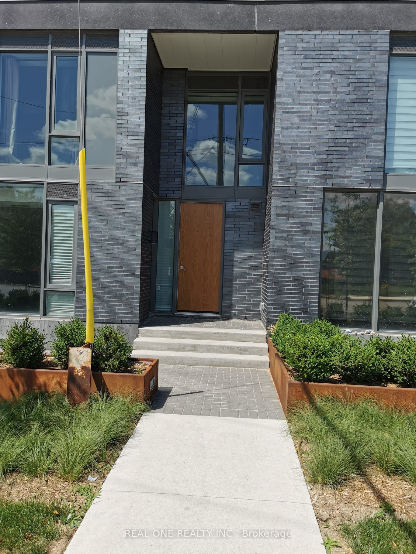 110 Varna Drive TH5, Toronto, ON M6A 0C8 photo 2