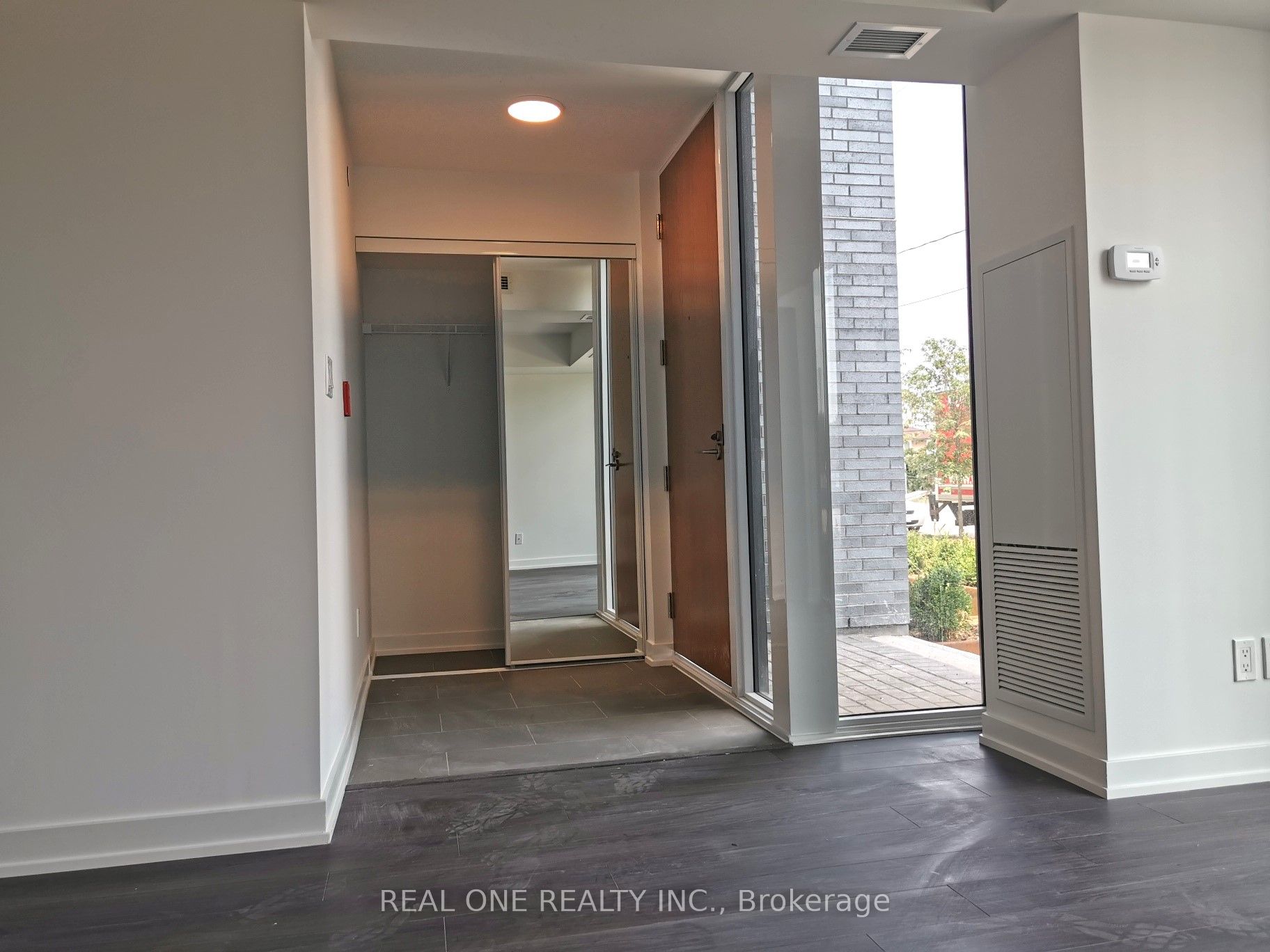 110 Varna Drive TH5, Toronto, ON M6A 0C8 photo 4