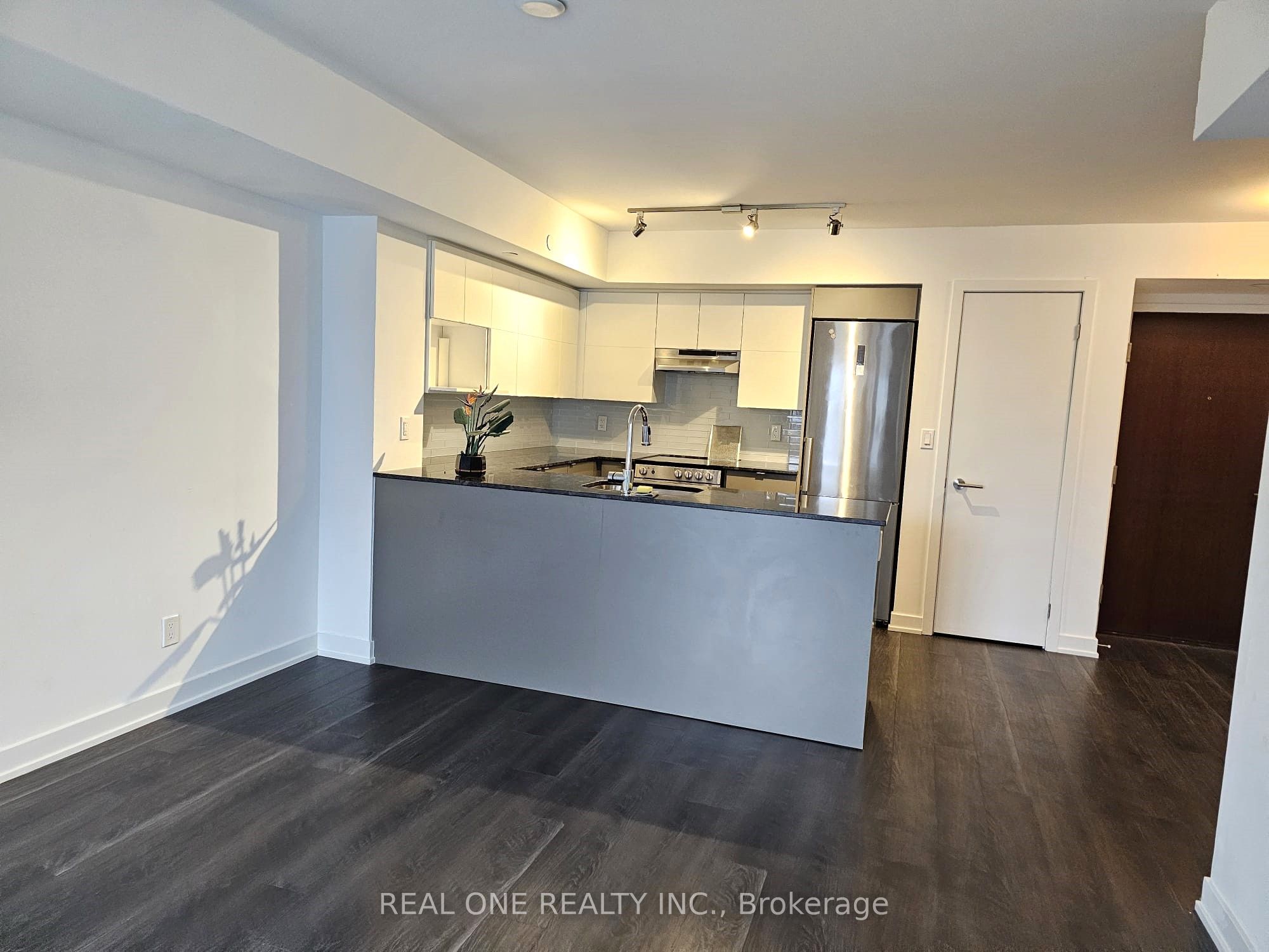 110 Varna Drive TH5, Toronto, ON M6A 0C8 photo 5