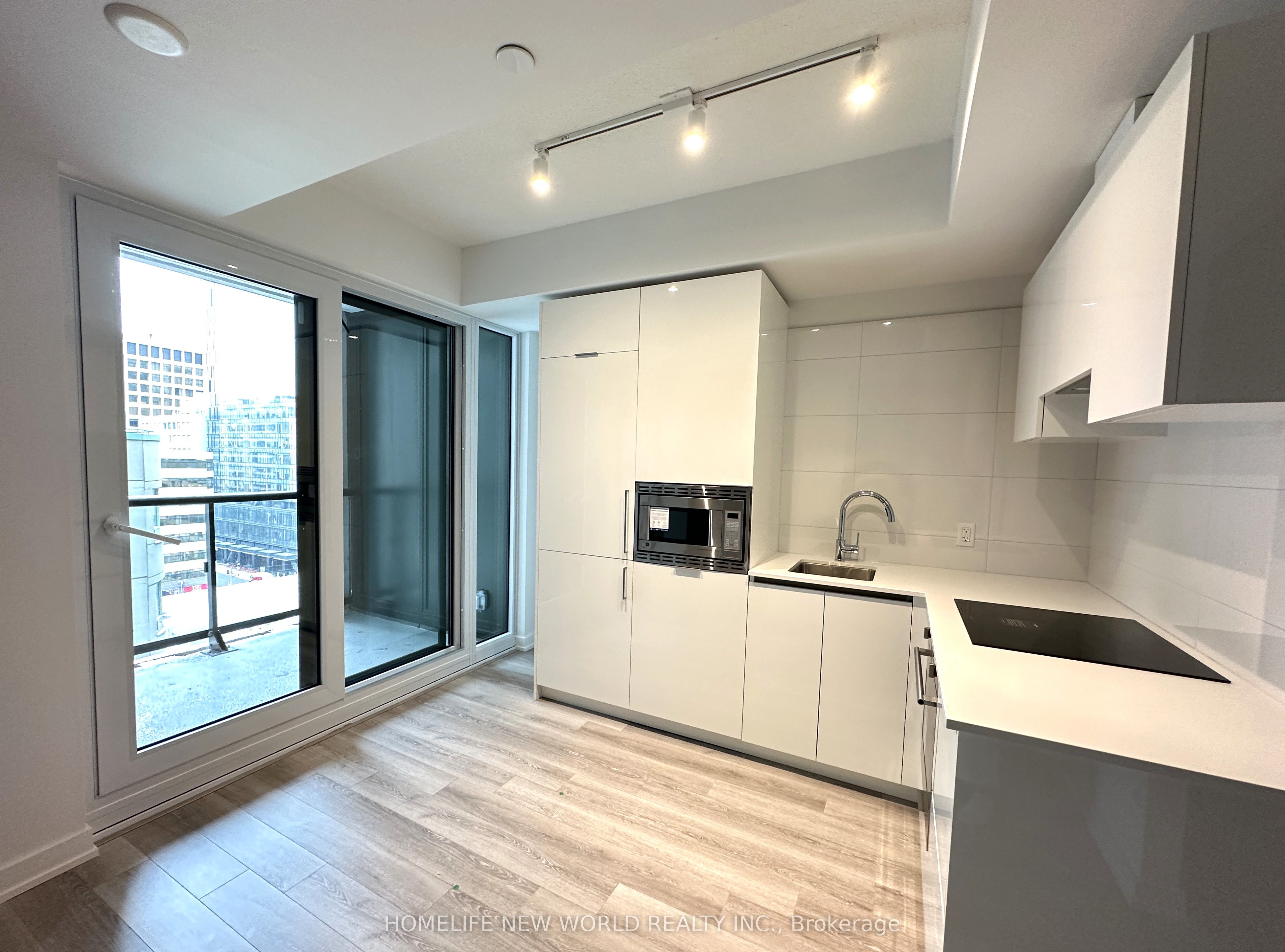121 St Patrick Street 916, Toronto, ON M5T 3C1 photo 4