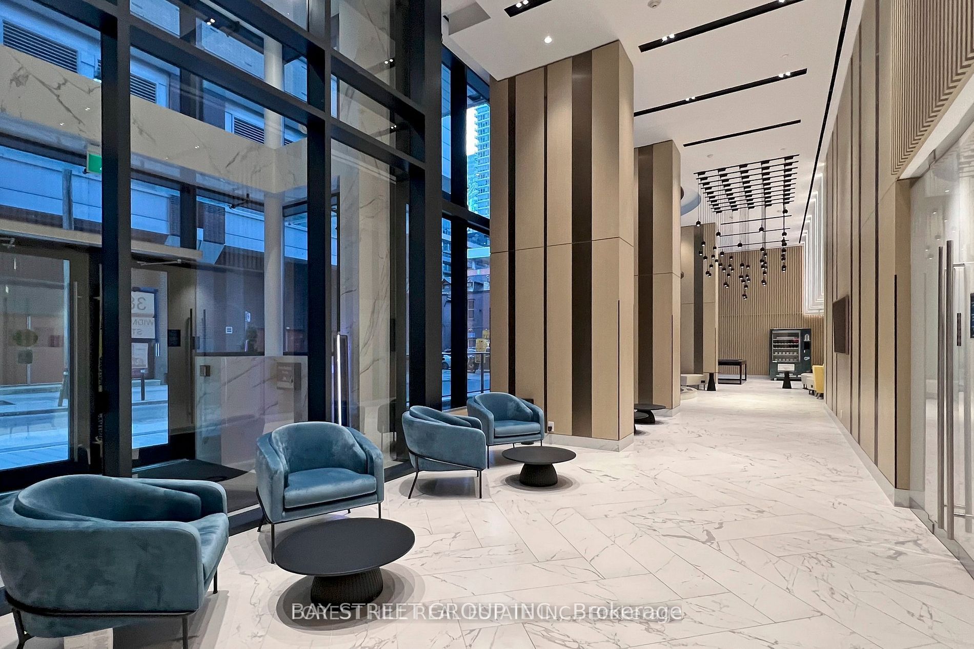 38 Widmer Street 2702, Toronto, ON M5V 0P7 photo 3