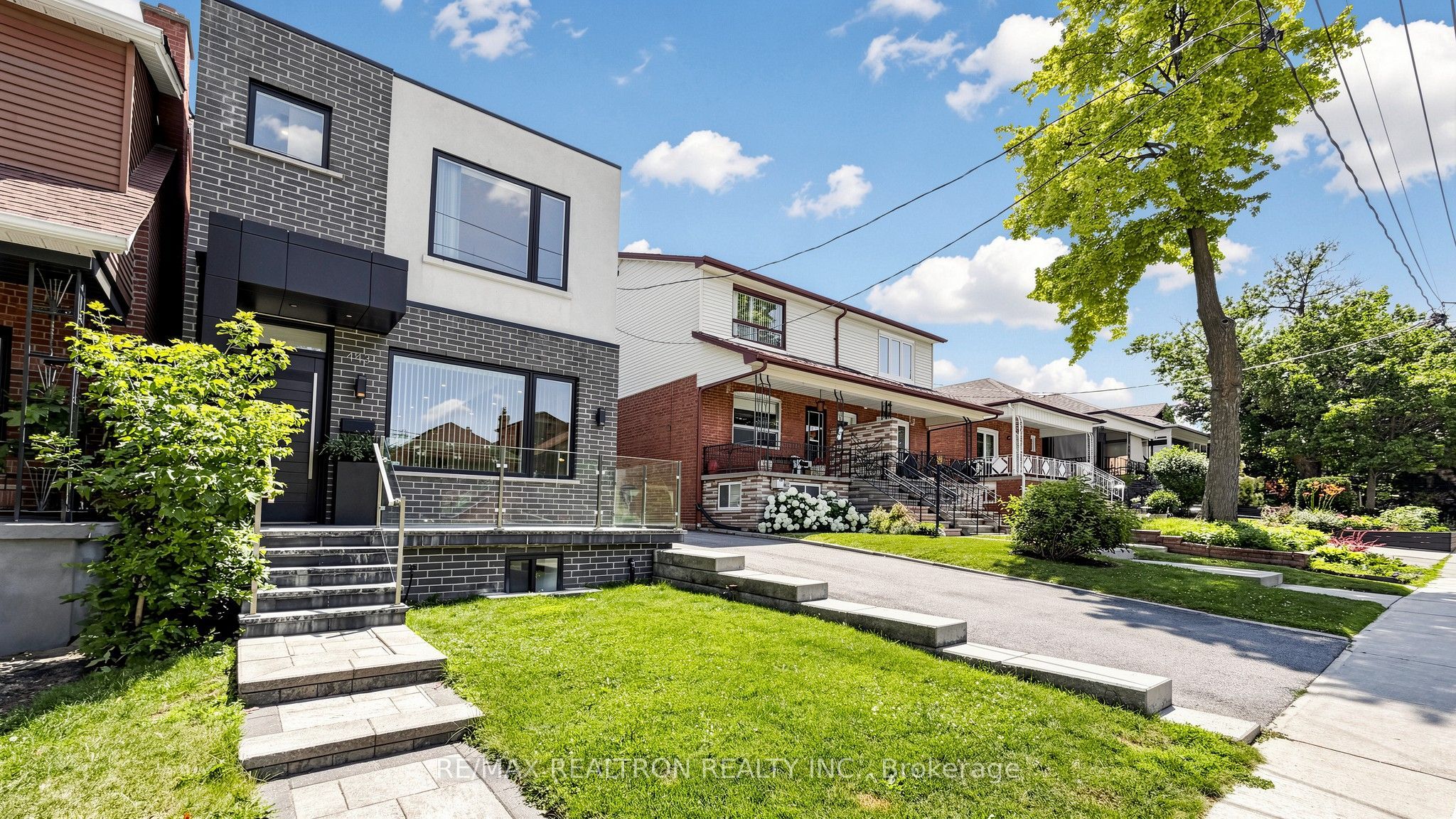 443 Northcliffe Boulevard, Toronto, ON M6E 3L3 photo 2