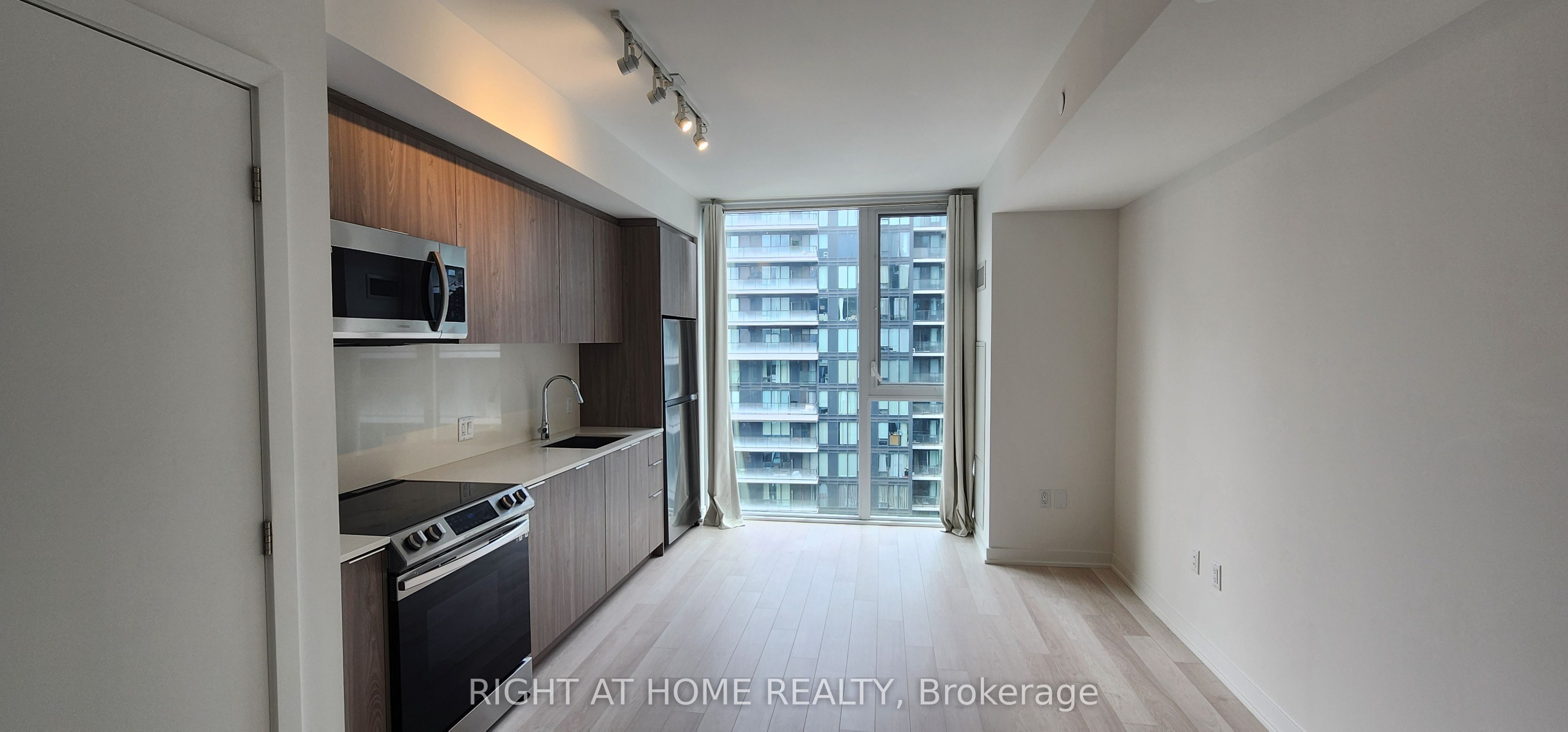 357 King St. West Street 3806, Toronto, ON M5V 1K2 photo 2