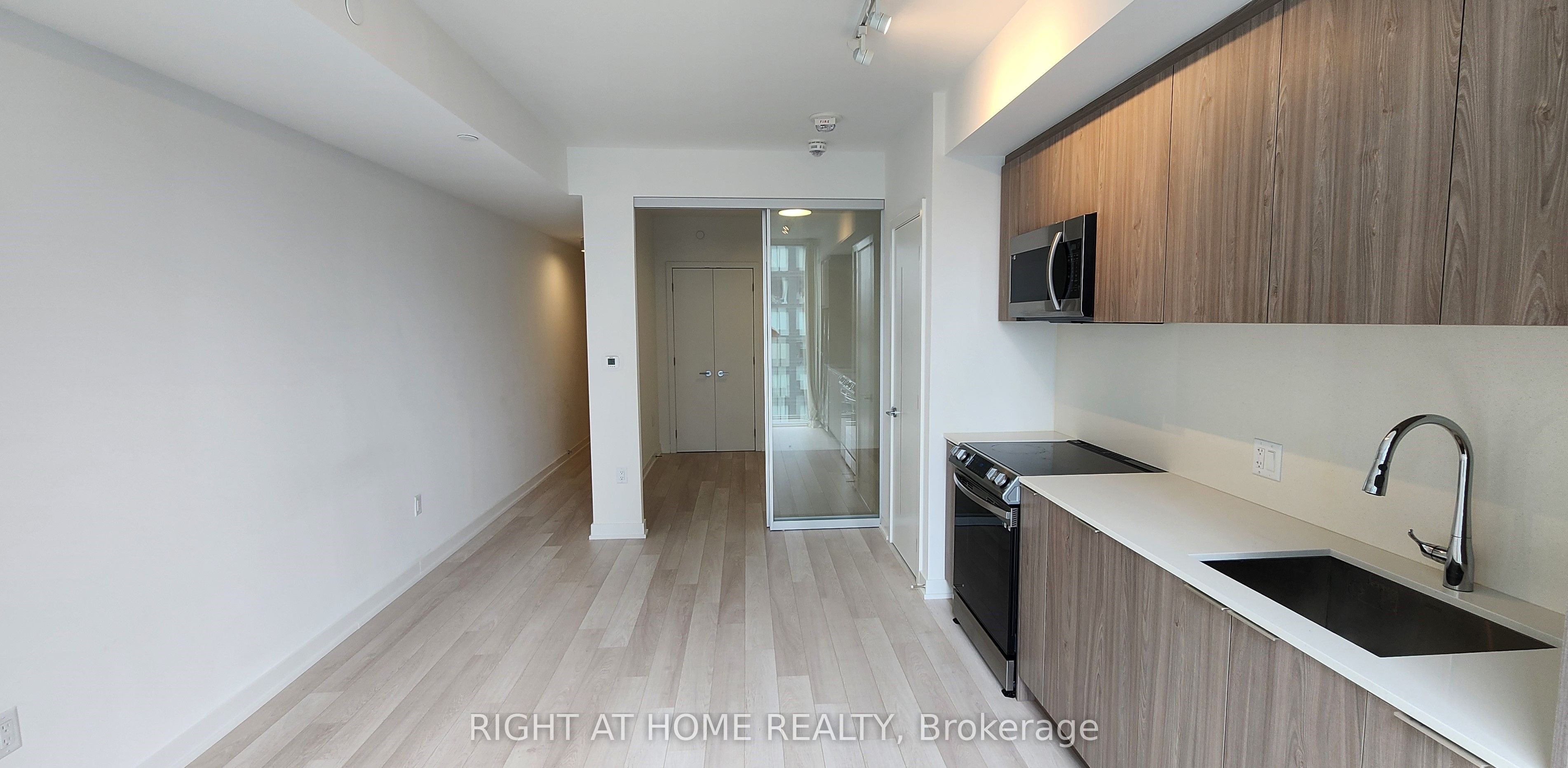 357 King St. West Street 3806, Toronto, ON M5V 1K2 photo 3