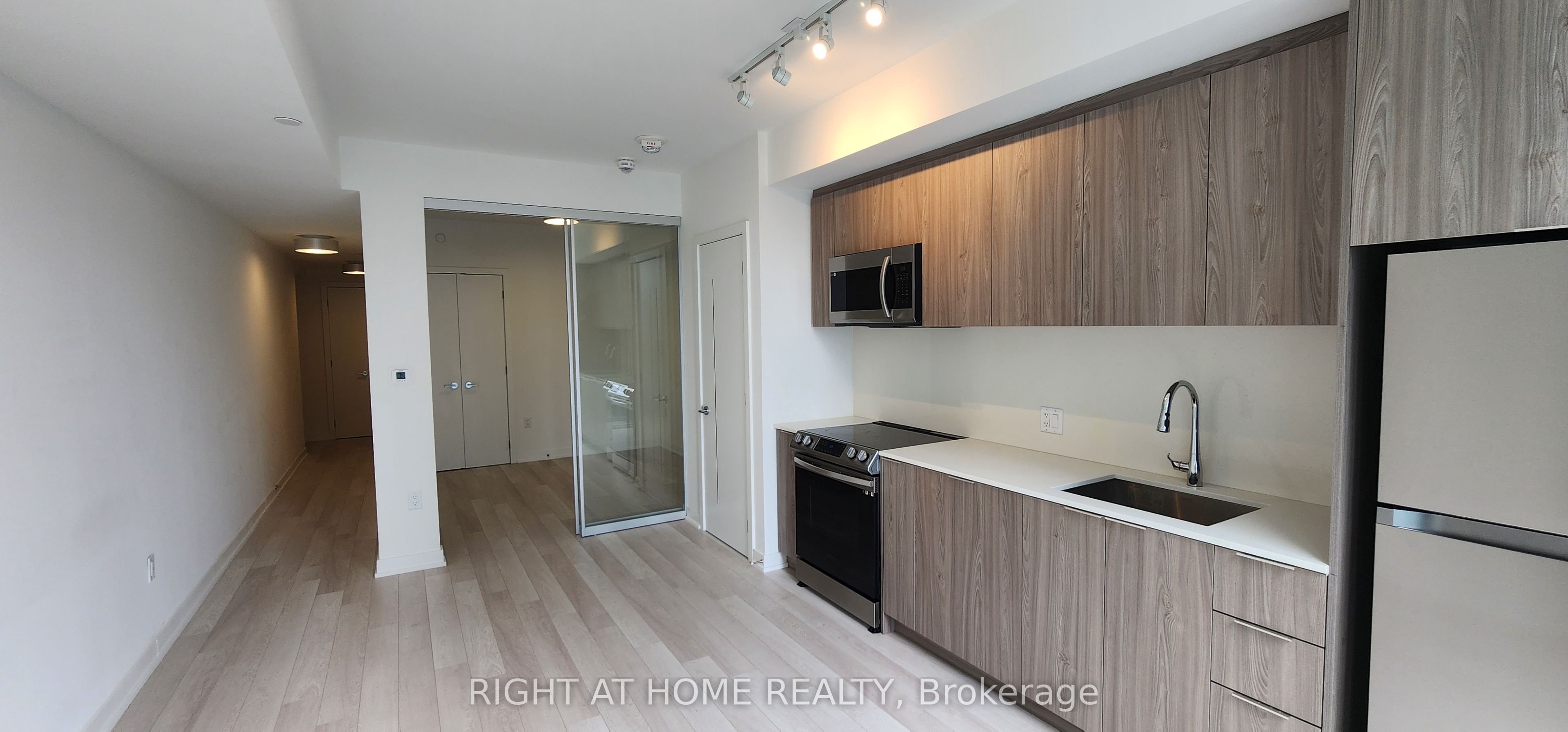 357 King St. West Street 3806, Toronto, ON M5V 1K2 photo 4