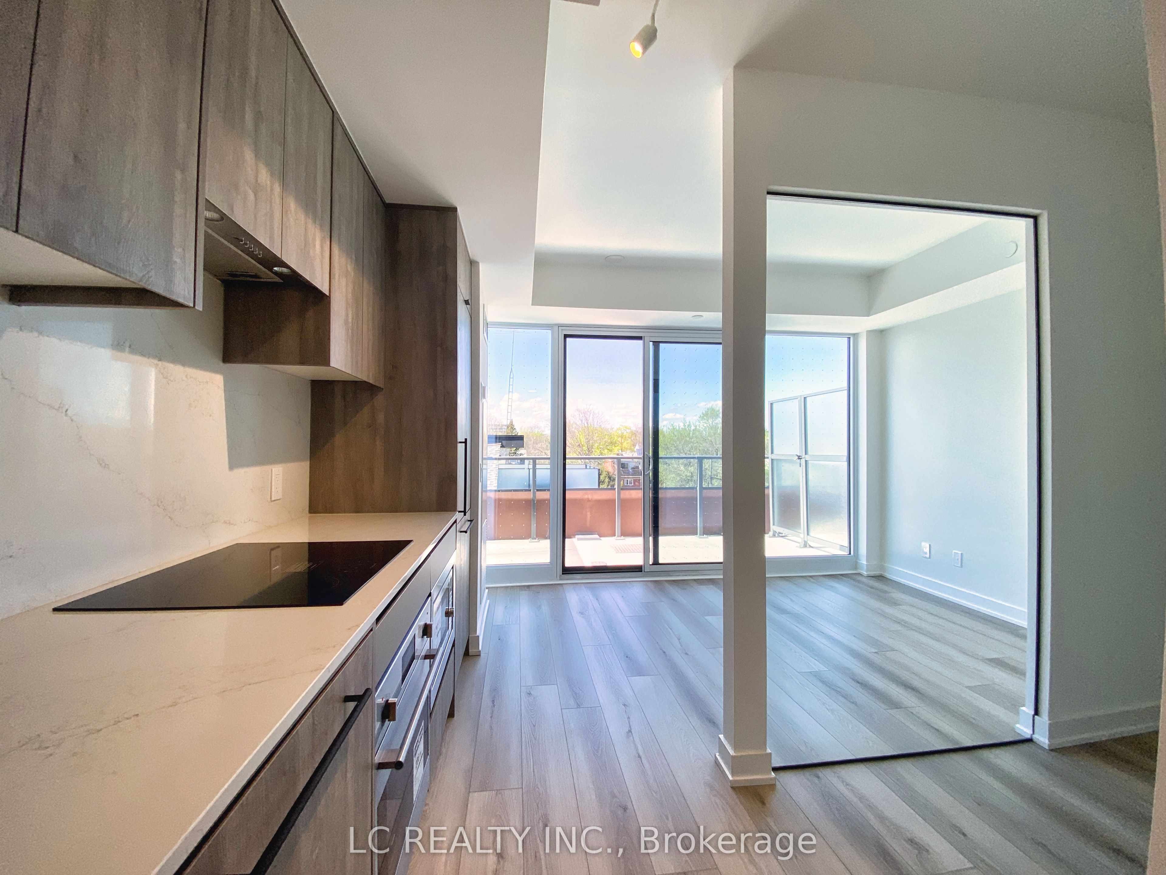 5 Lakeview Avenue 418, Toronto, ON M6J 0H3 photo 2