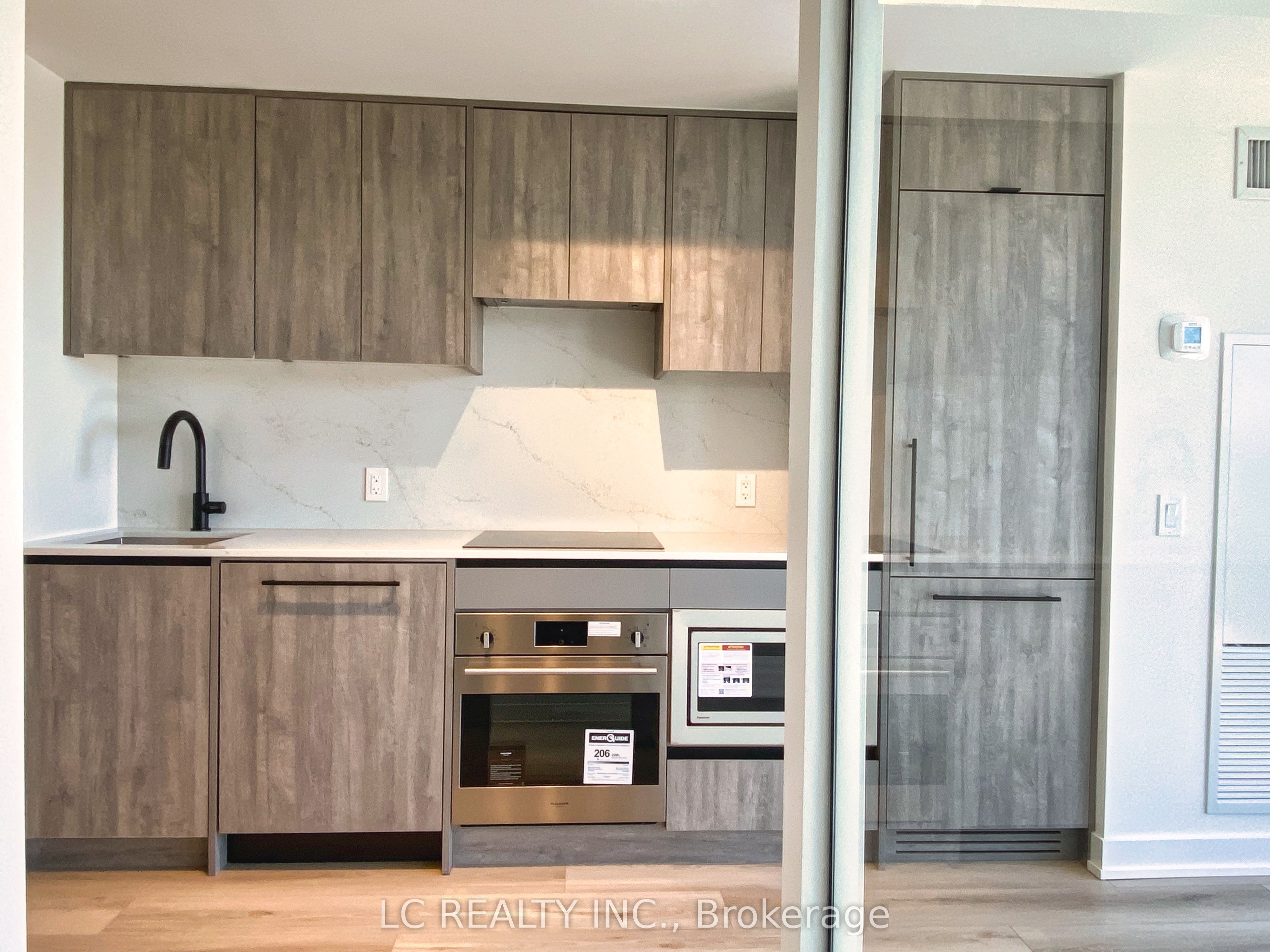 5 Lakeview Avenue 418, Toronto, ON M6J 0H3 photo 5