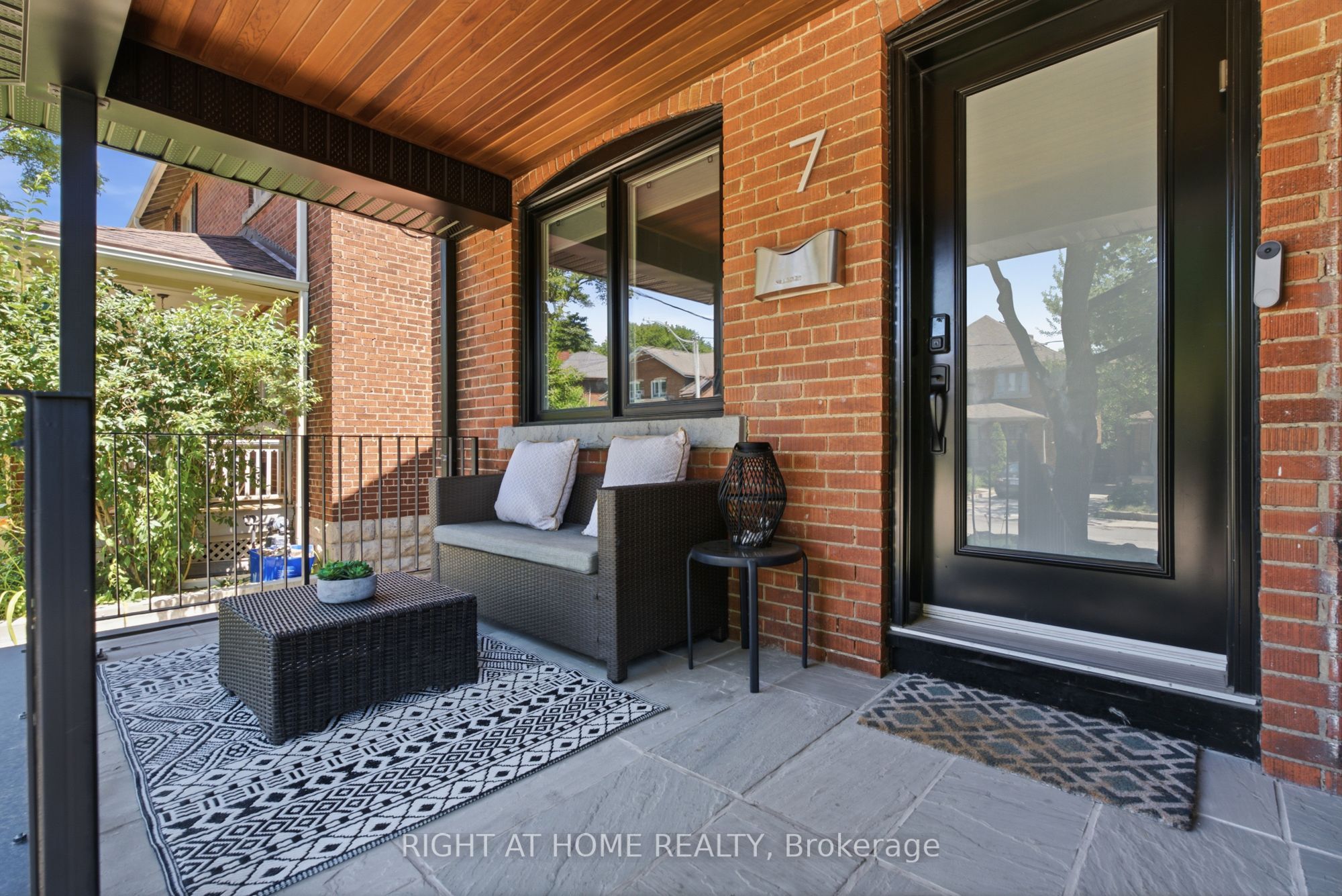 7 Hector Avenue, Toronto, ON M6G 3G2 photo 2
