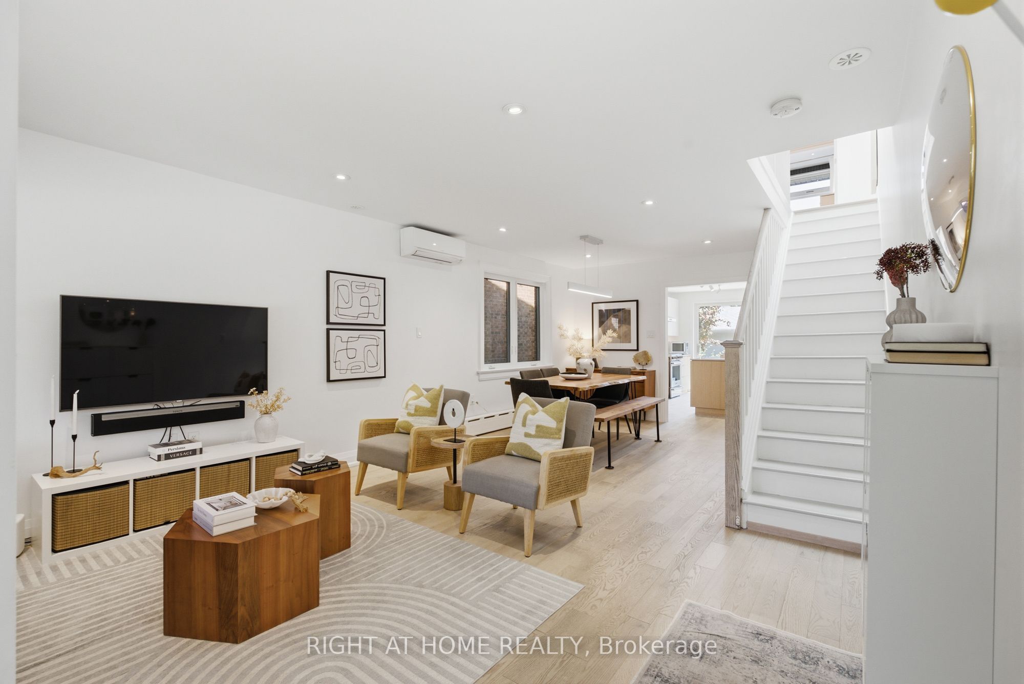 7 Hector Avenue, Toronto, ON M6G 3G2 photo 3
