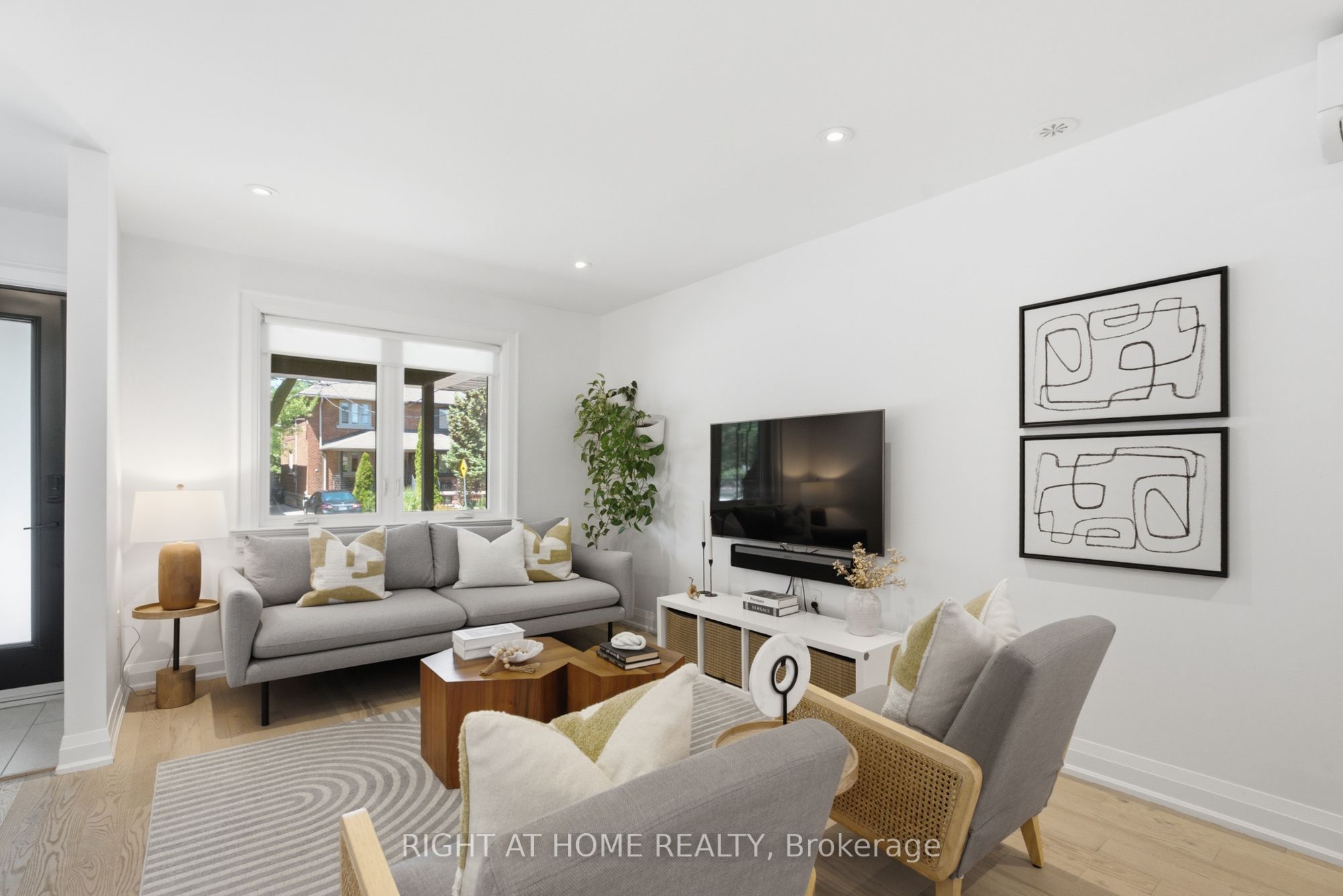 7 Hector Avenue, Toronto, ON M6G 3G2 photo 4