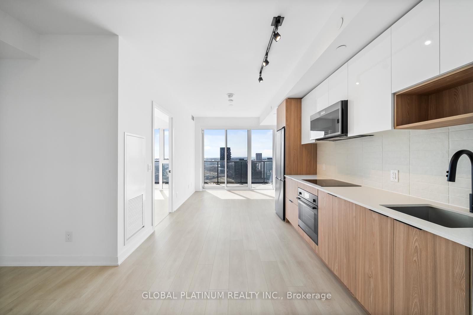 5 Defries Street 2103, Toronto, ON M5A 0W7 photo 2