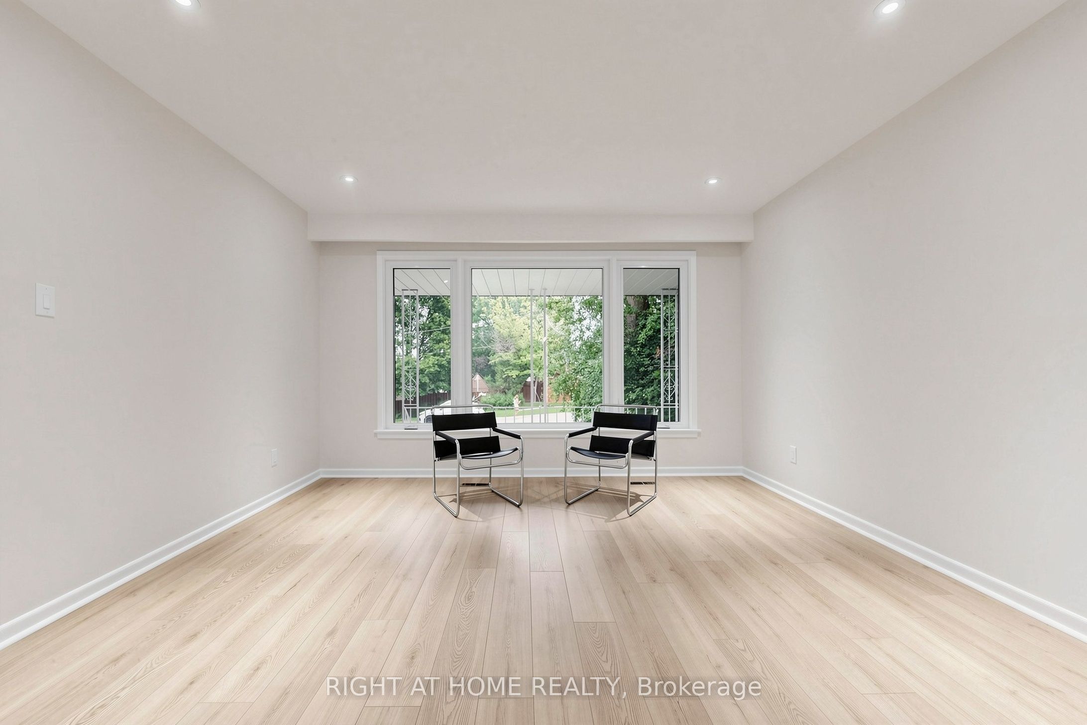 6 Colonnade Road, Toronto, ON M2K 2L5 photo 2