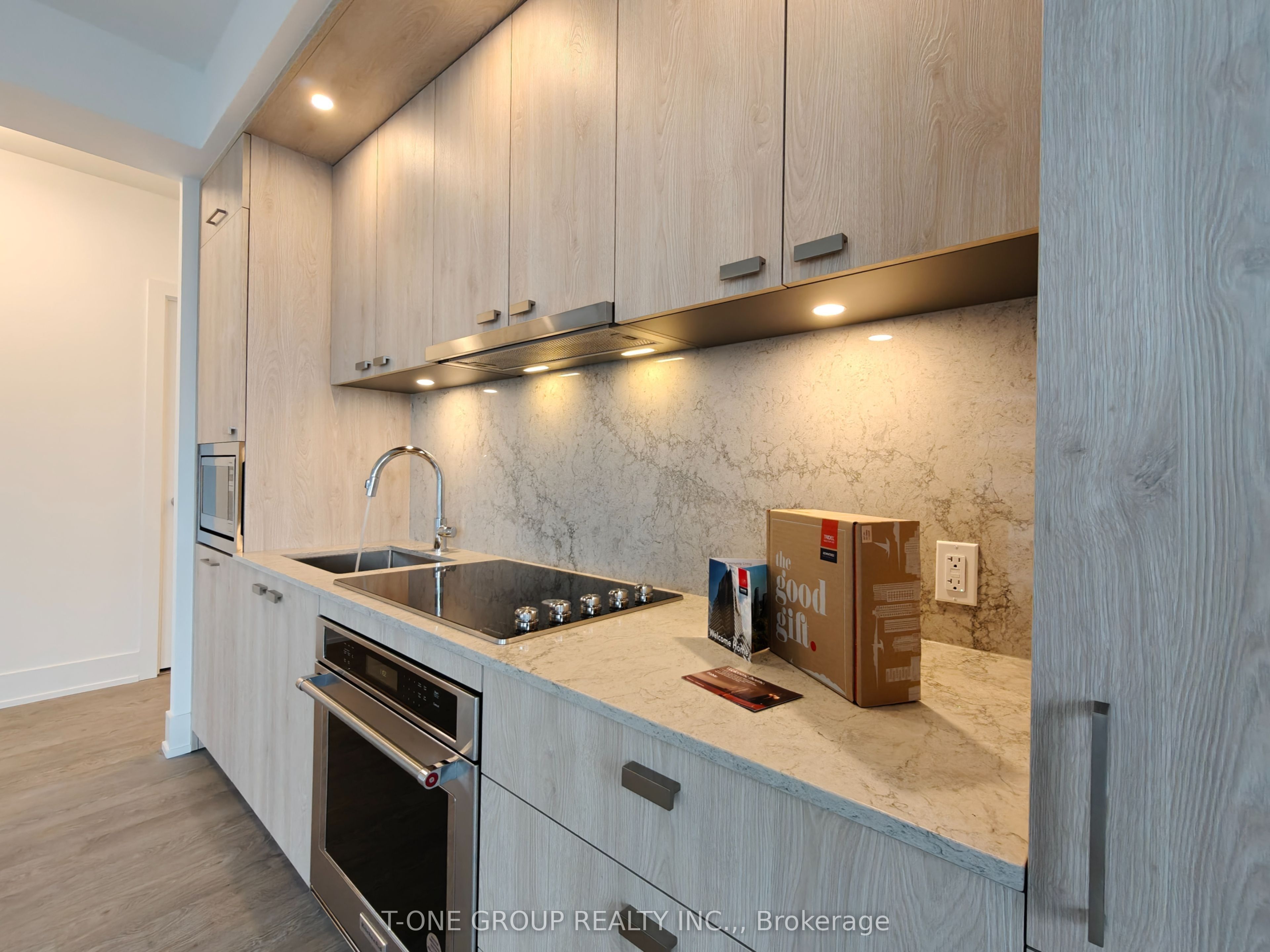 10 Inn on the park Drive 1104, Toronto, ON M3C 0P9 photo 5