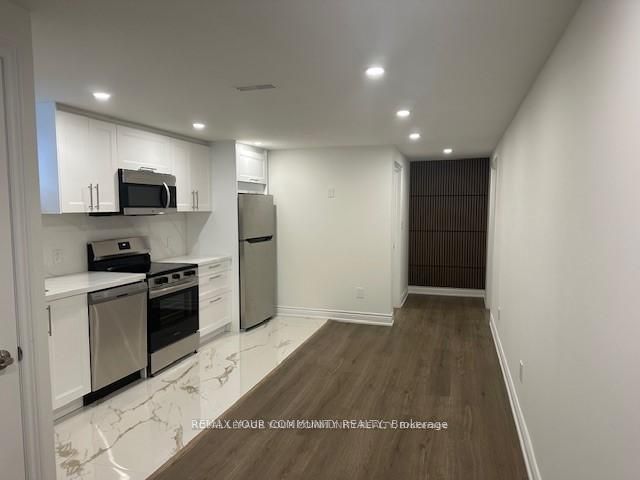 275 Betty Ann Drive, Toronto, ON M2R 1A9 photo 2