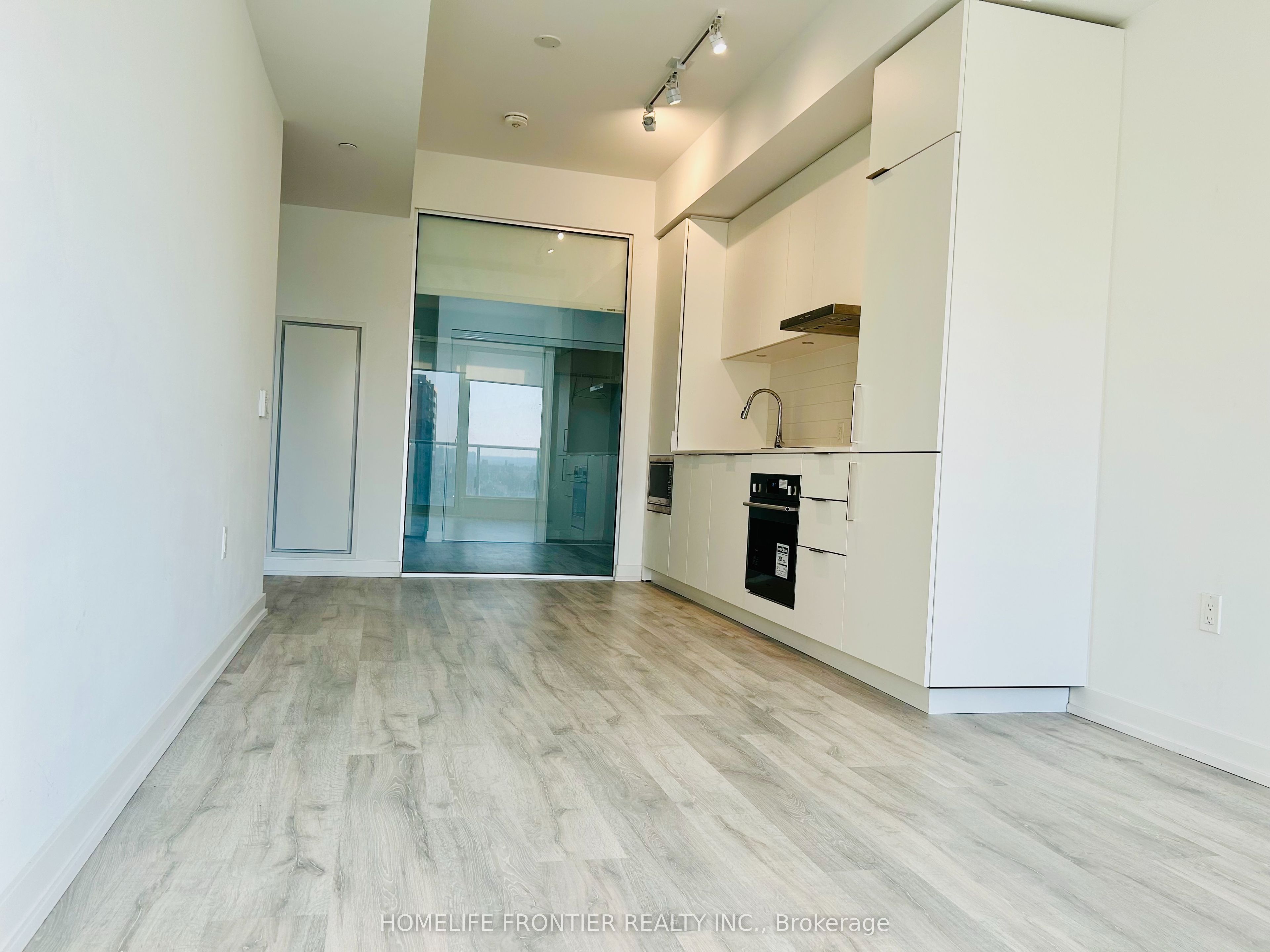 7 Golden Lion Heights N835, Toronto, ON M2M 0C1 photo 2