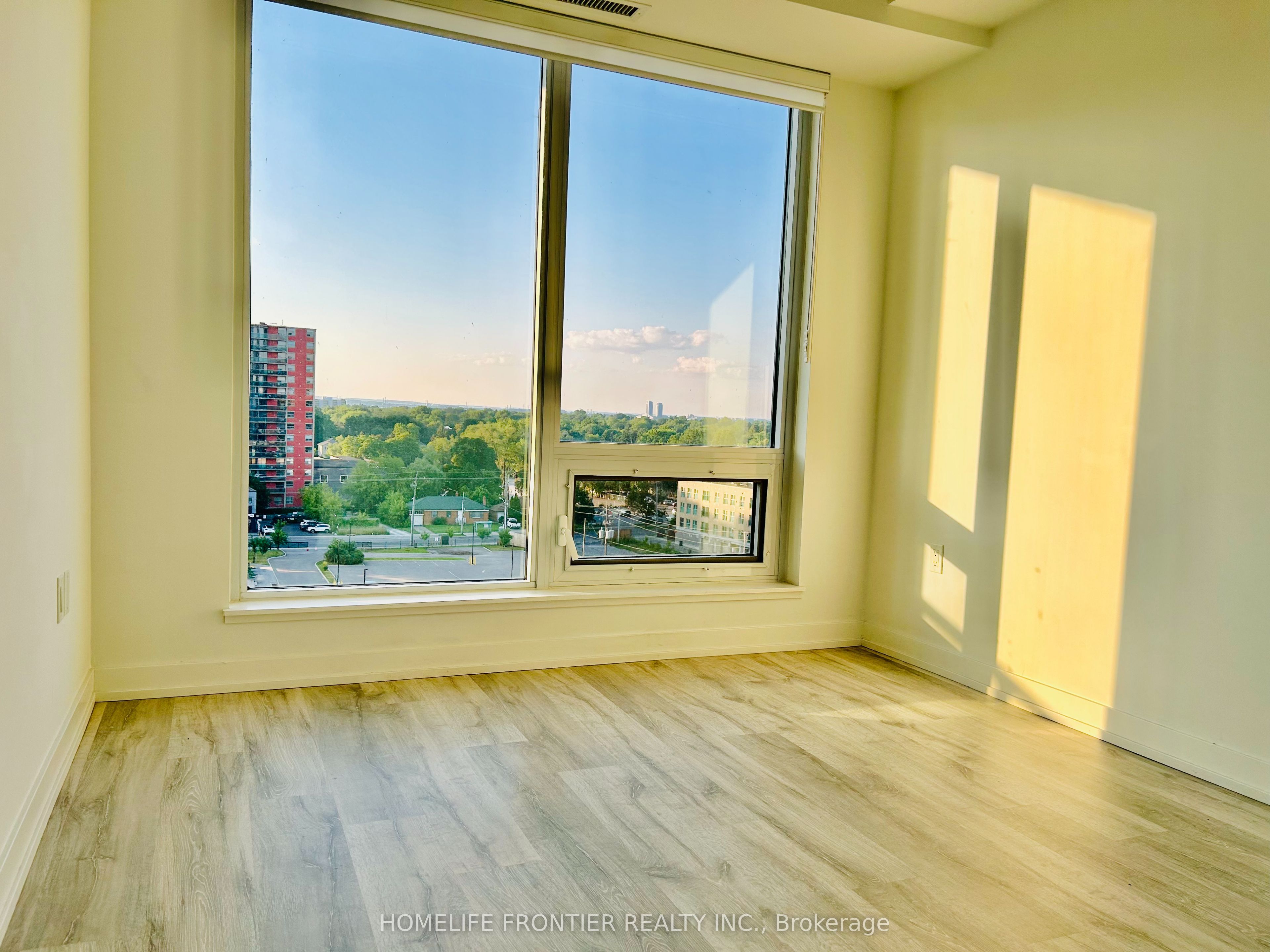 7 Golden Lion Heights N835, Toronto, ON M2M 0C1 photo 4