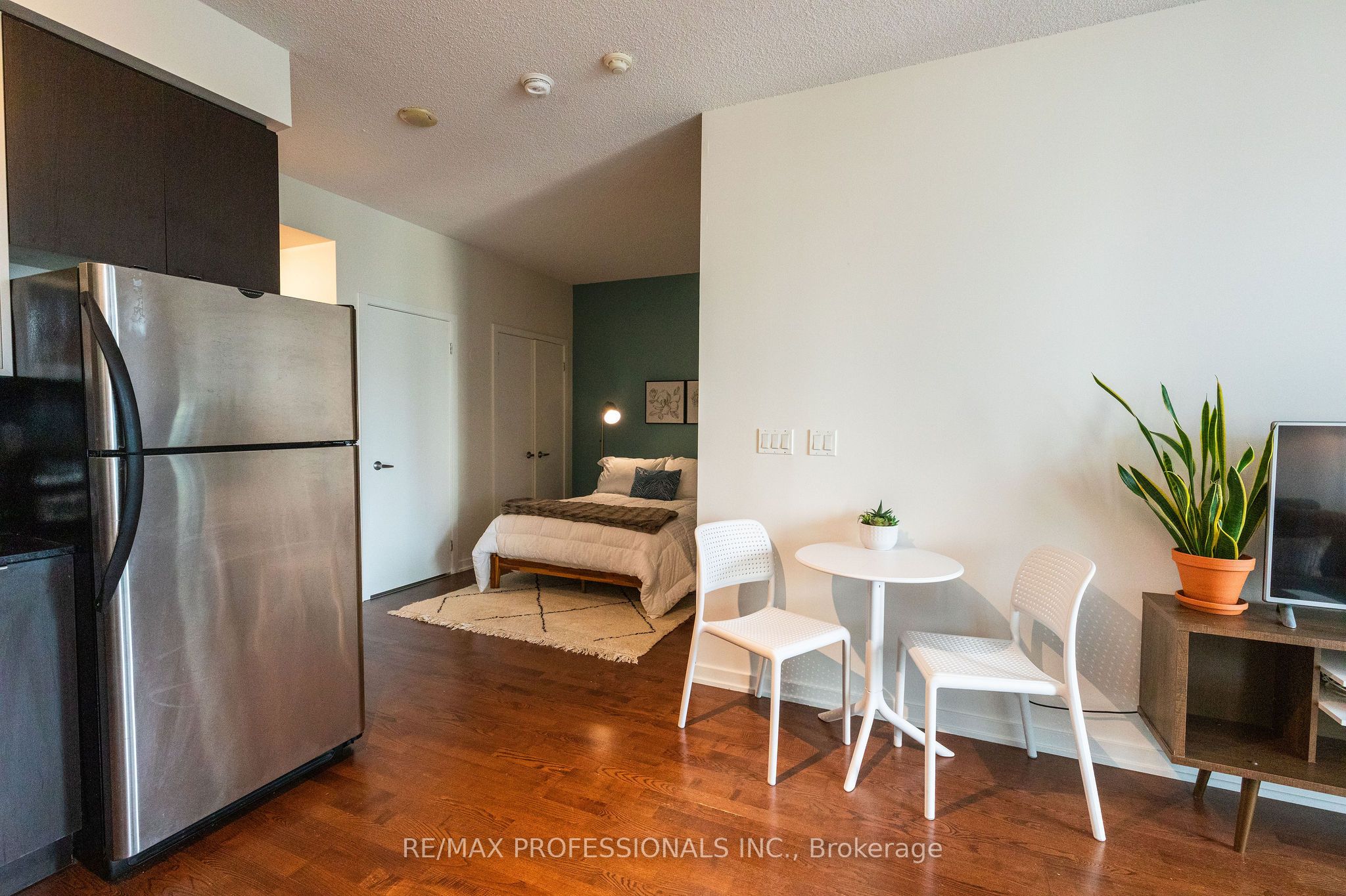 33 Lombard Street N 1405, Toronto, ON M5C 3H8 photo 3