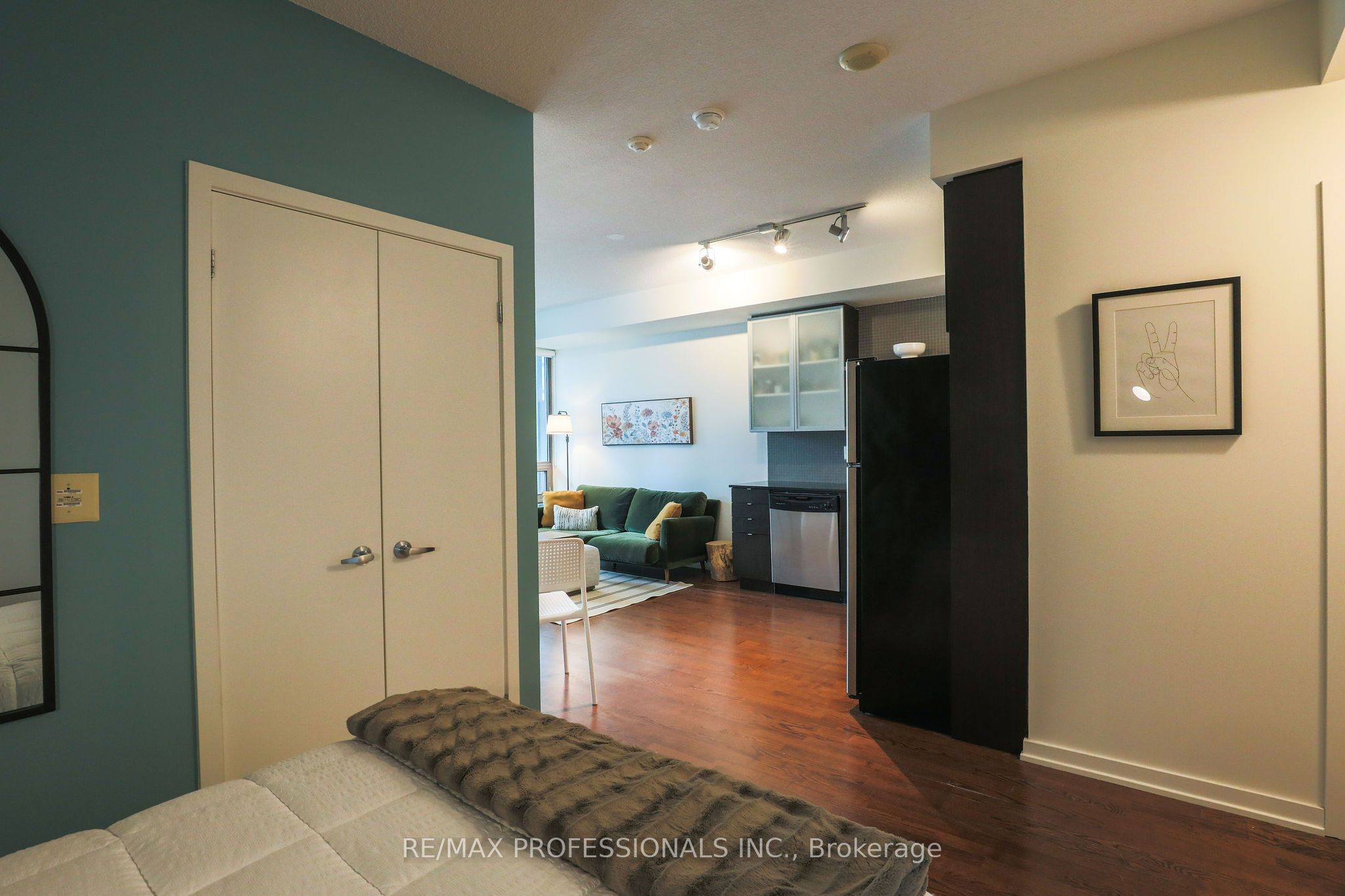 33 Lombard Street N 1405, Toronto, ON M5C 3H8 photo 5